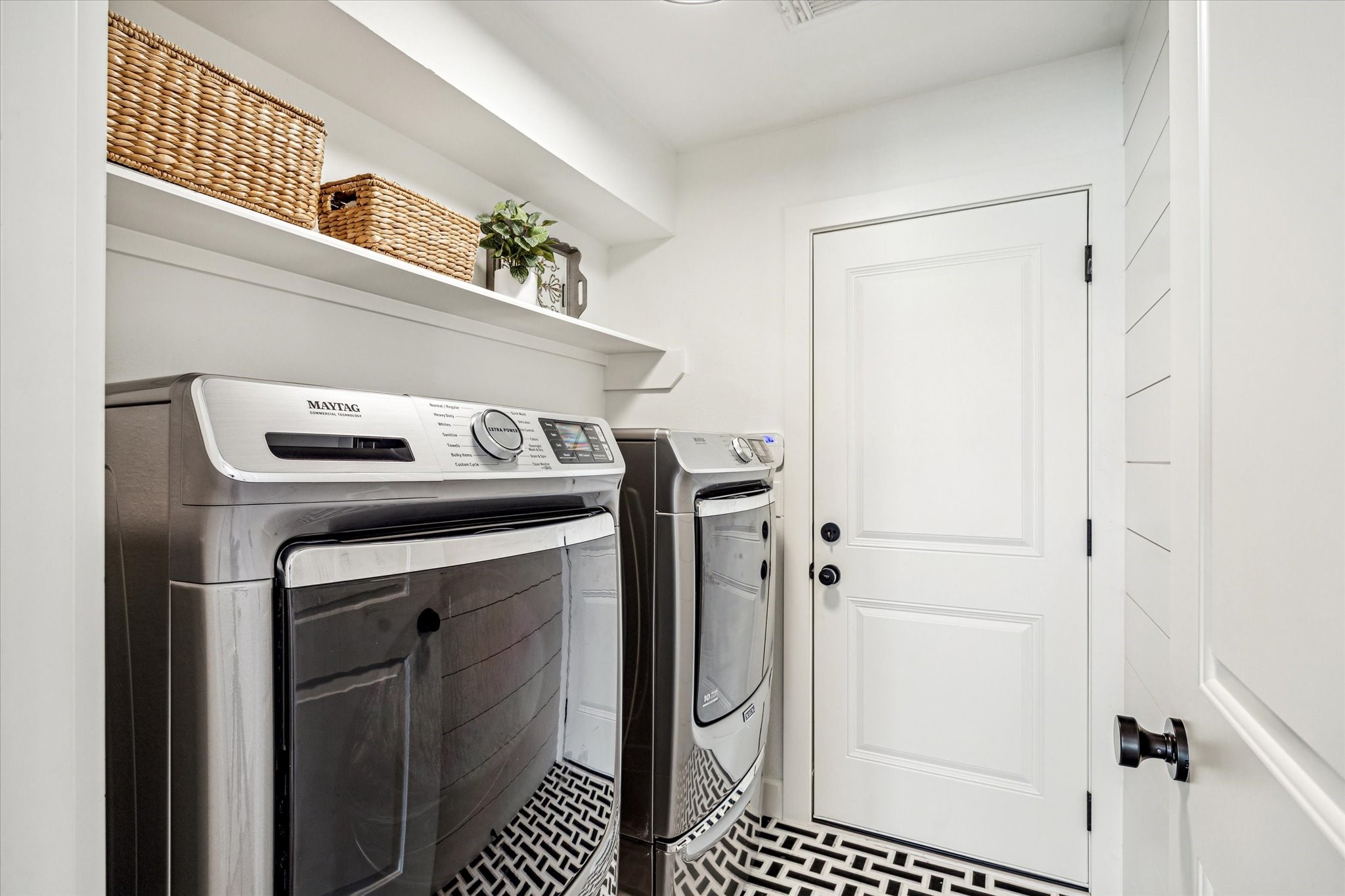 14 Lush Meadow Place Property Photo 29