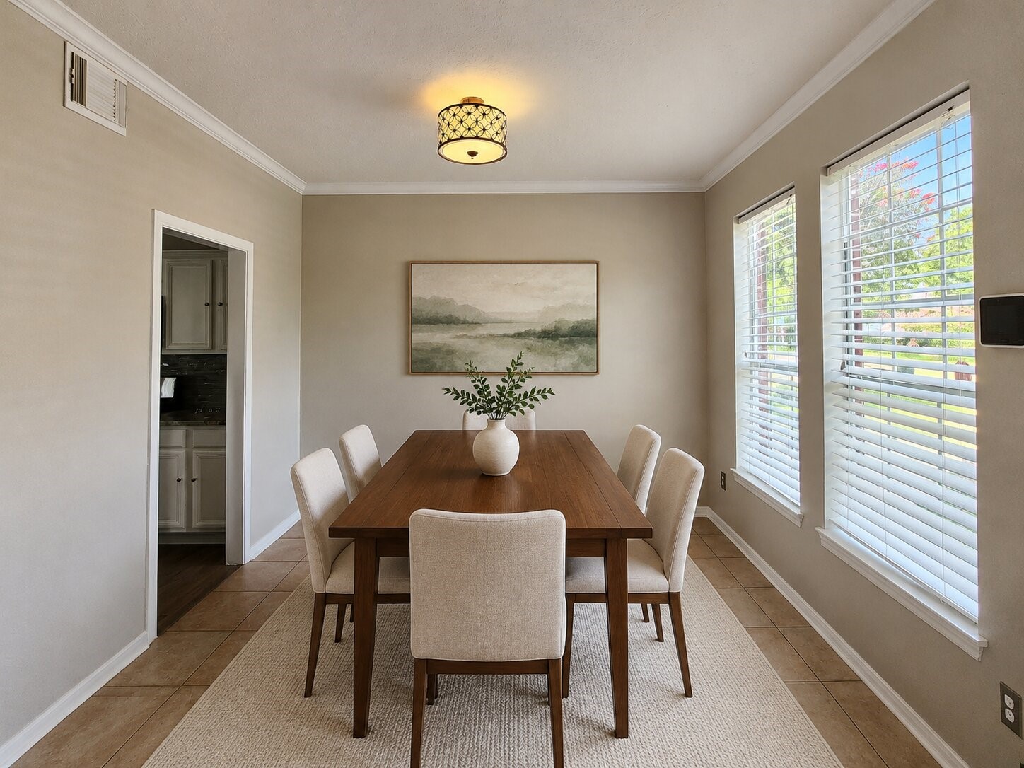 2412 N Mission Circle Property Photo 5