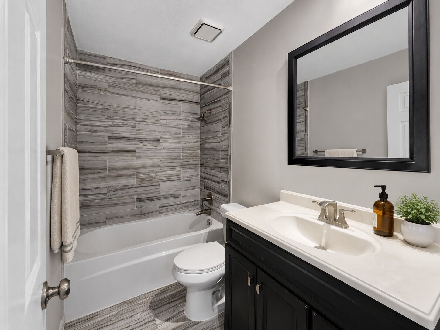 2412 N Mission Circle Property Photo 19