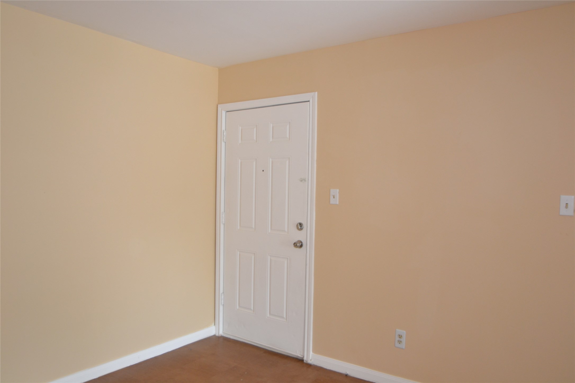 304 Dell Court 6 Property Photo 4