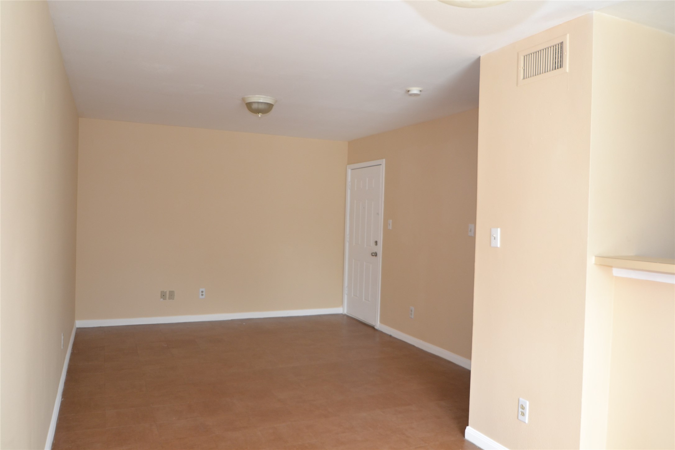 304 Dell Court 6 Property Photo 8