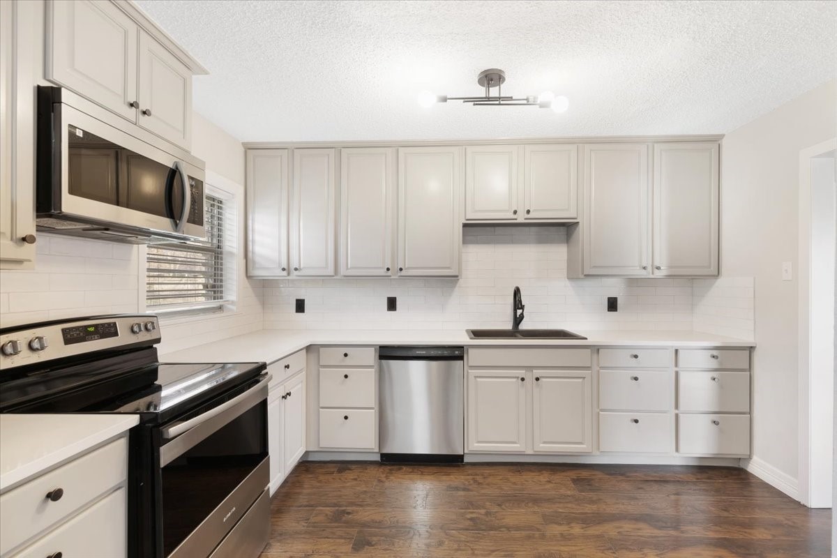 3002 Danforth Drive Property Photo 10
