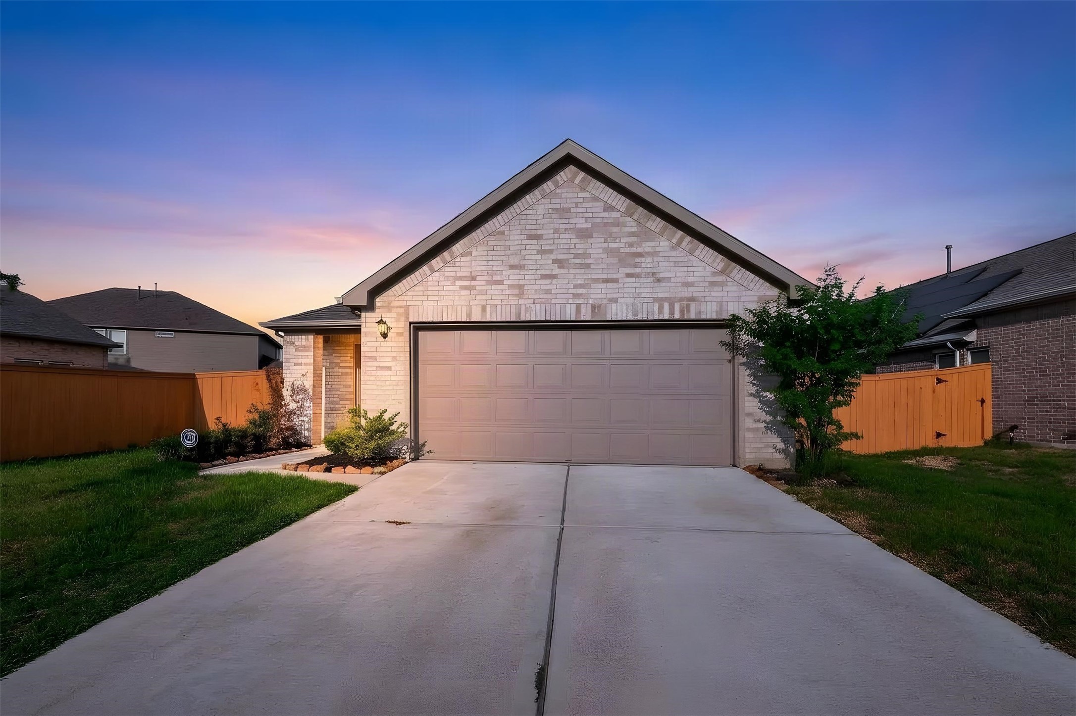 7423 Sunlit Harbor Drive Property Photo 4