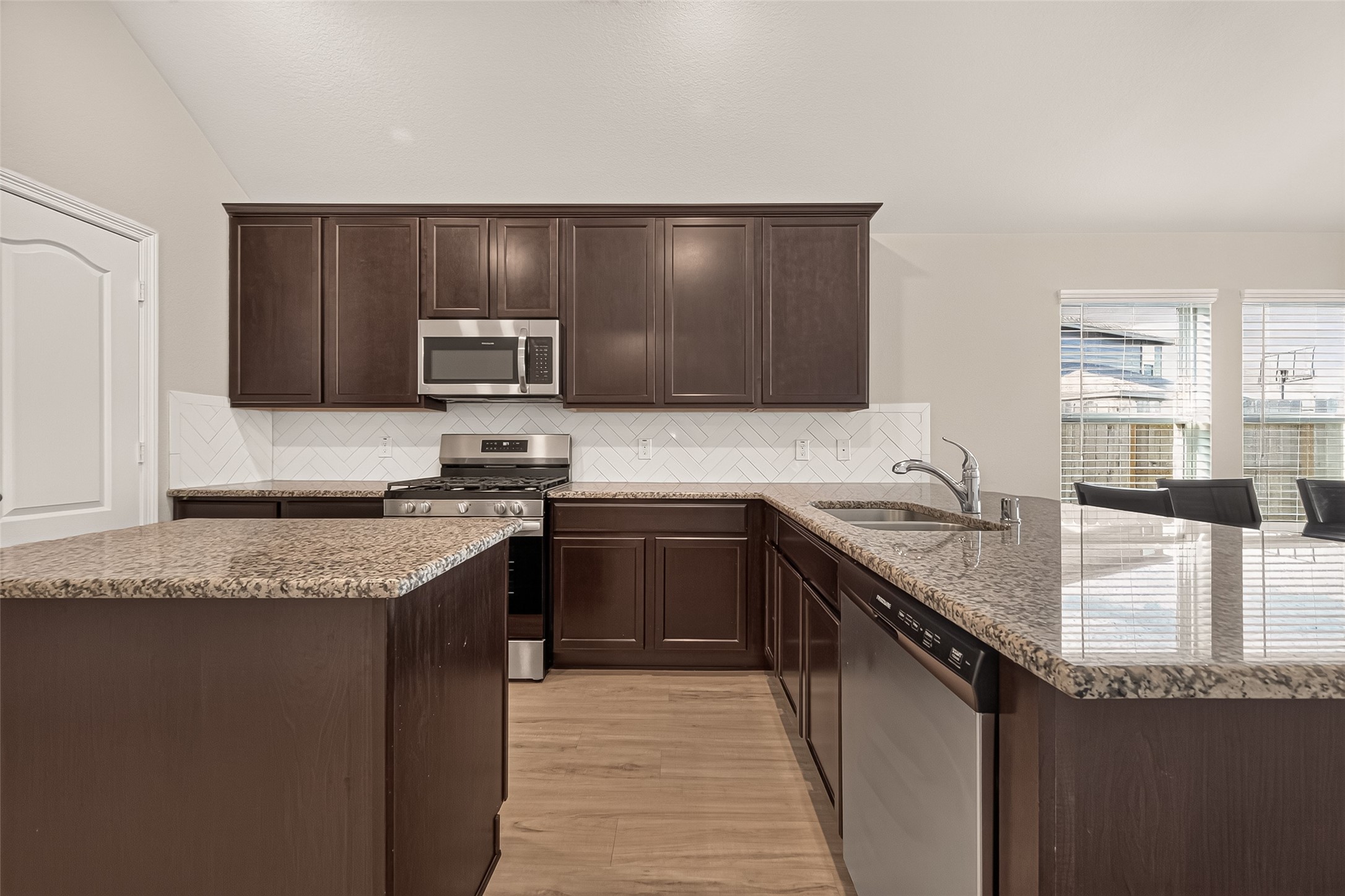 7423 Sunlit Harbor Drive Property Photo 10