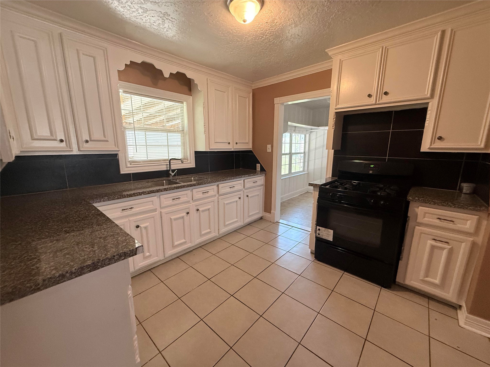 5424 Nightingale Drive Property Photo 5