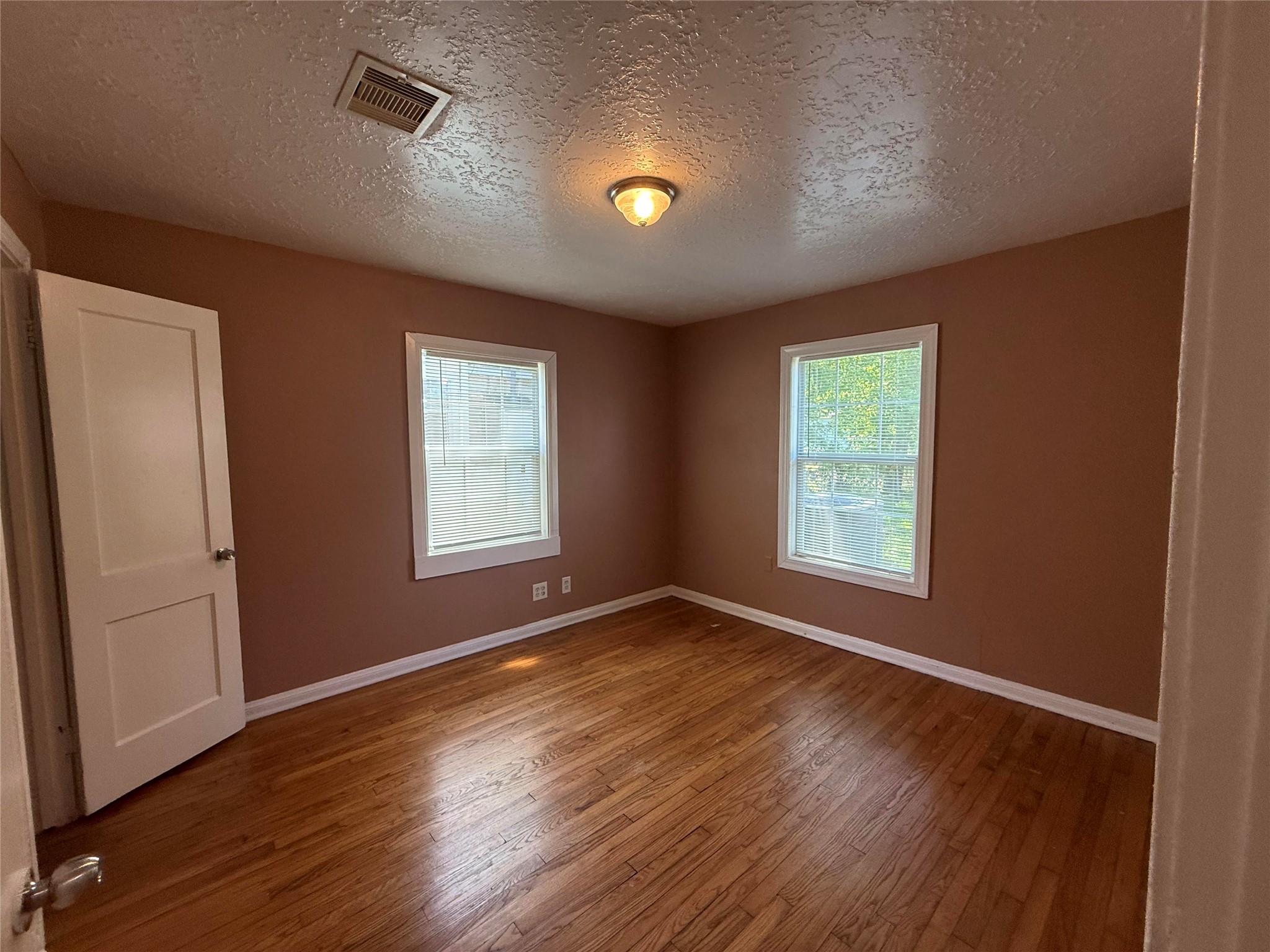 5424 Nightingale Drive Property Photo 13