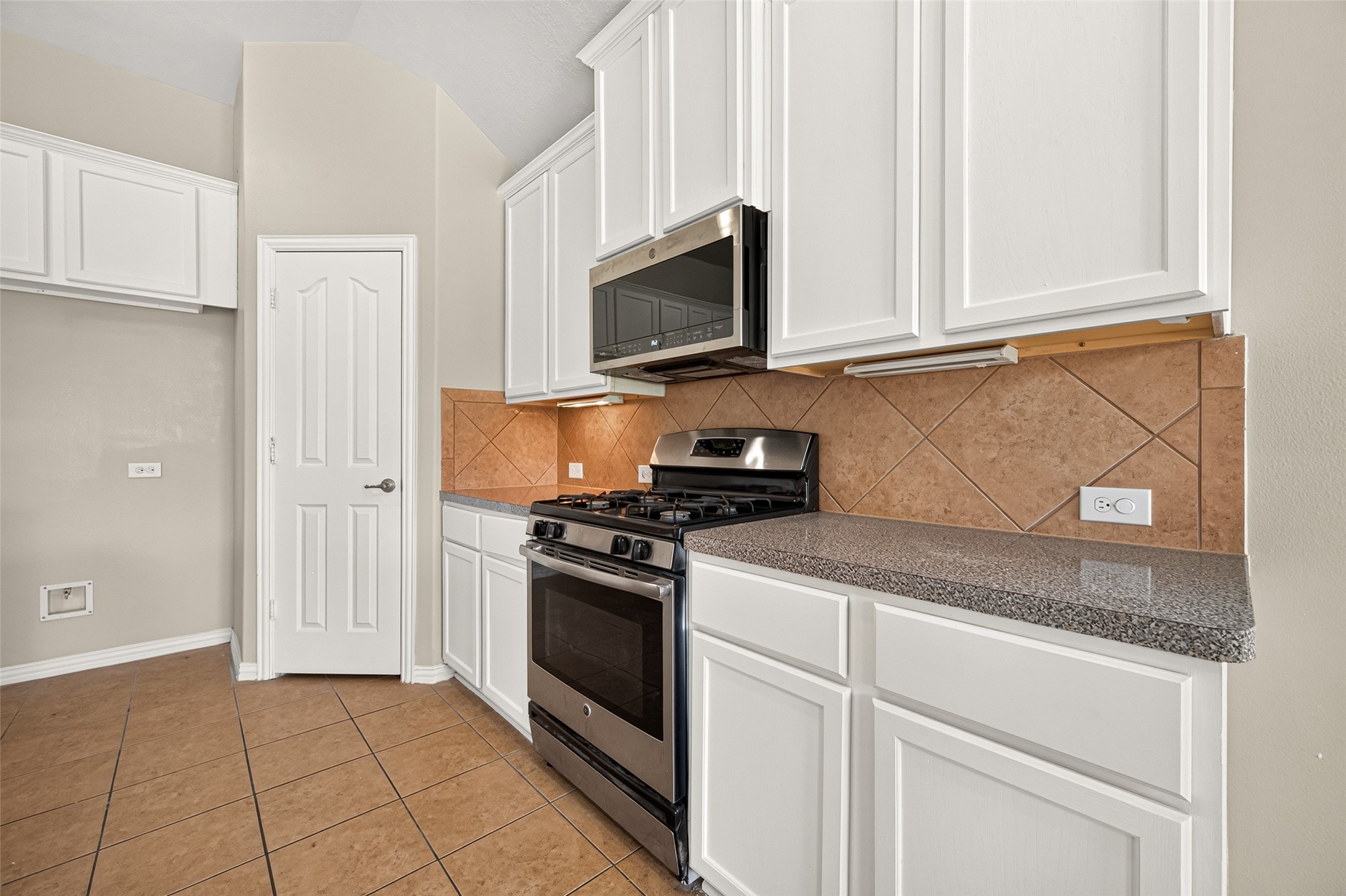 18115 Garnet Red Road Property Photo 14