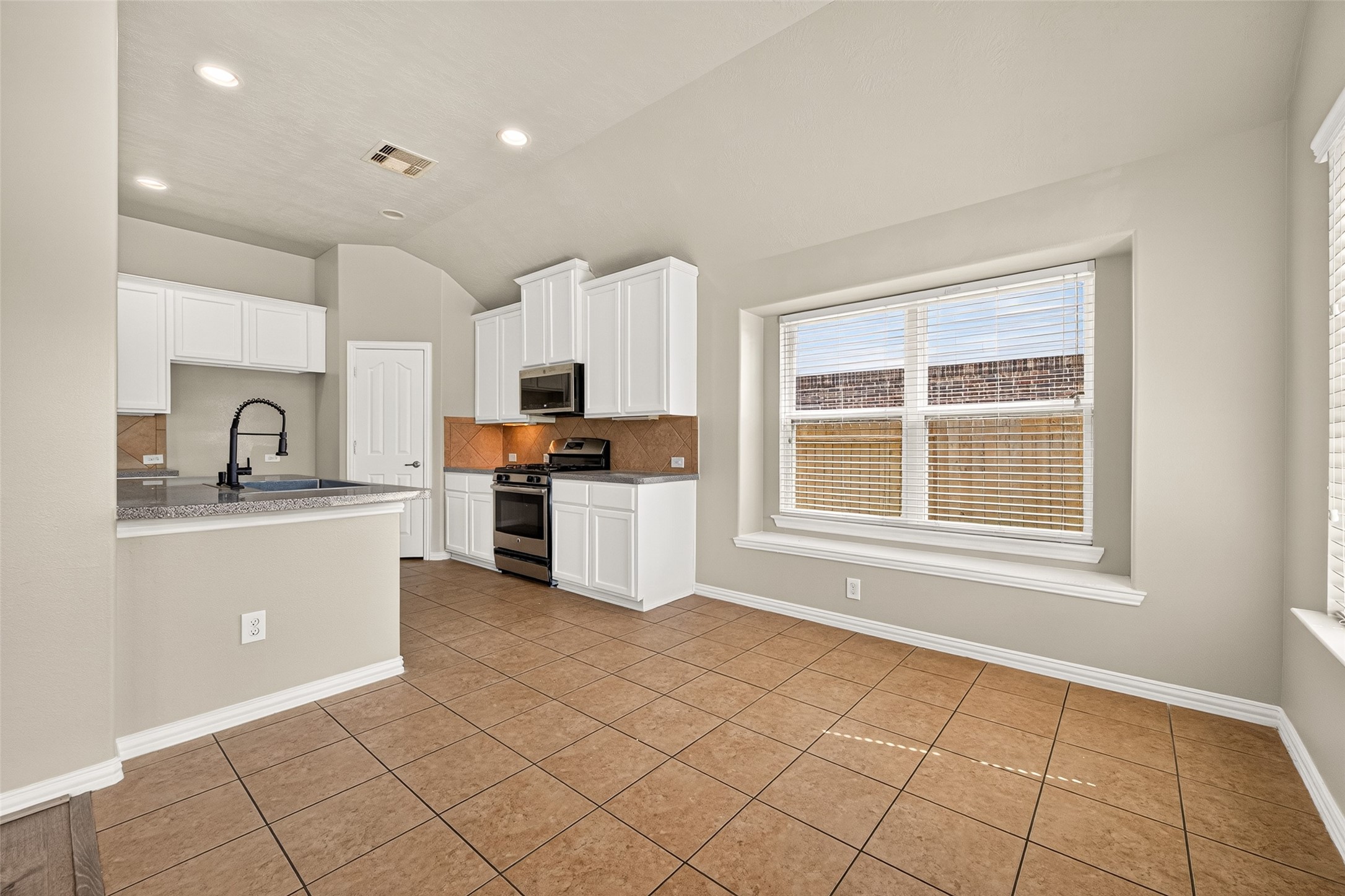 18115 Garnet Red Road Property Photo 16