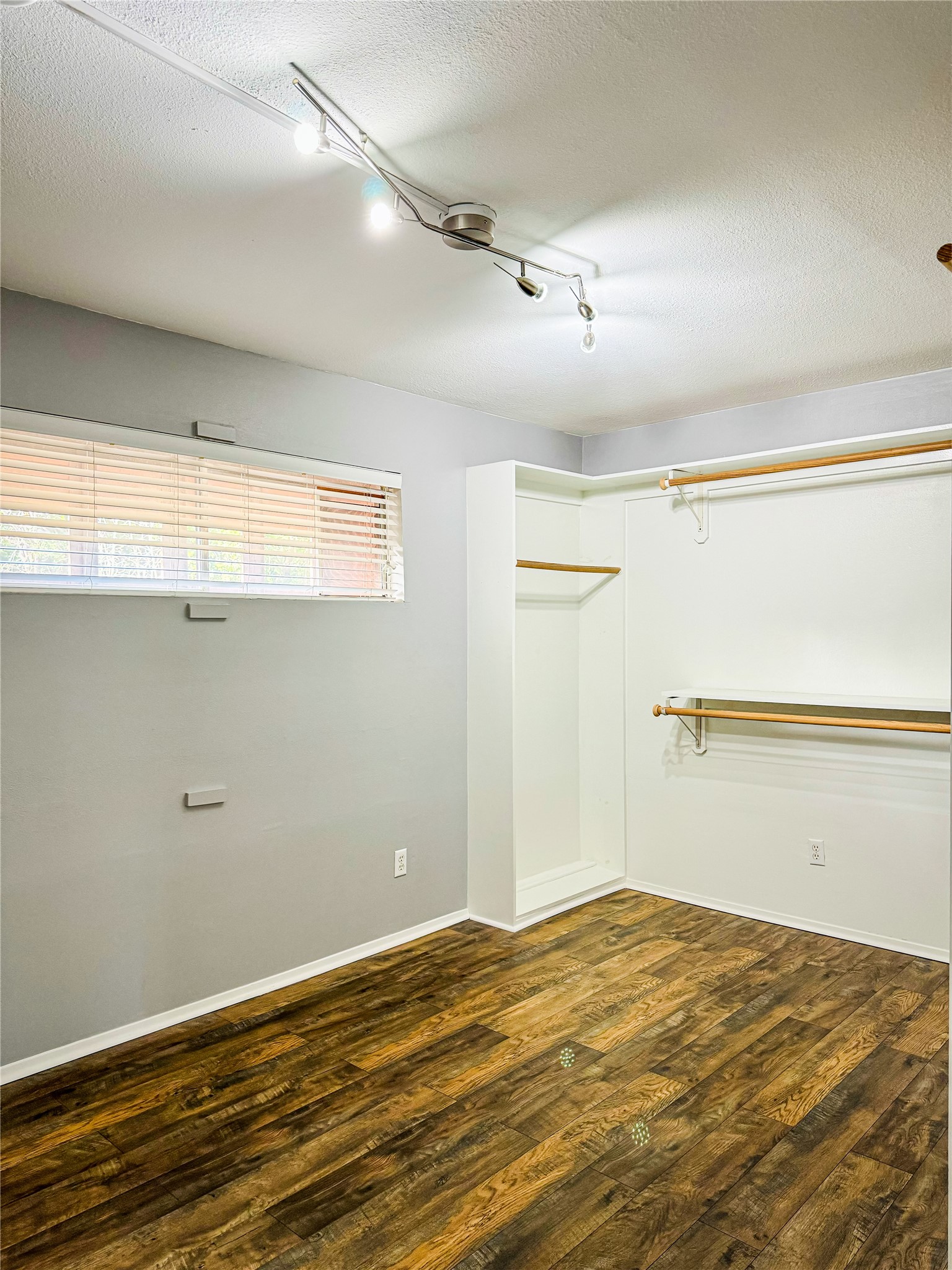 3502 Burlington Street 12 Property Photo 19