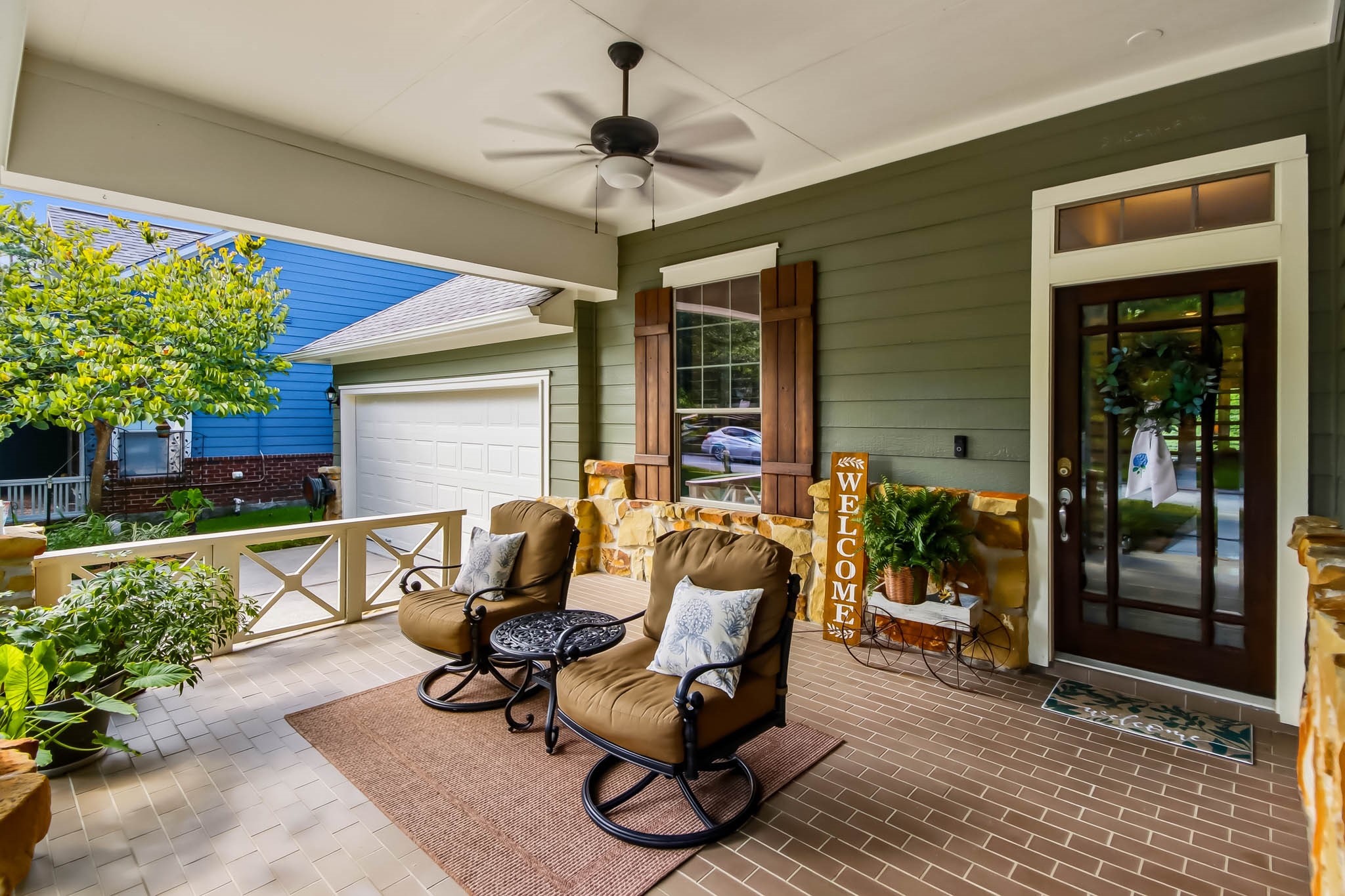 15 S Mews Wood Court Property Photo 4