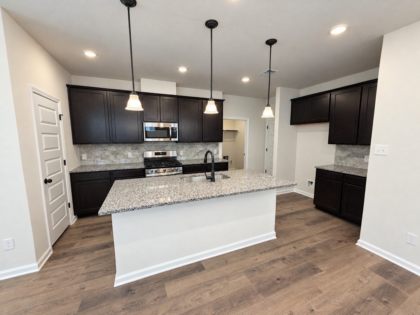40595 Slough Way Property Photo 6