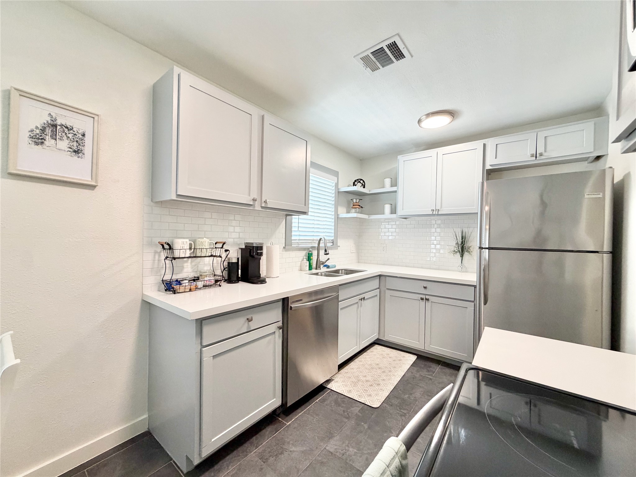 218 W 15th Street O Property Photo 5