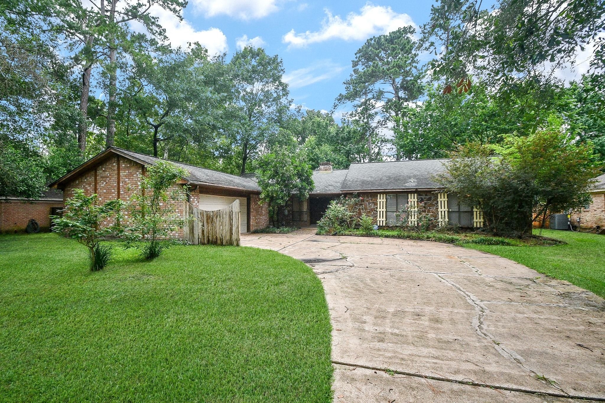 6702 Spring Leaf Drive Property Photo 3