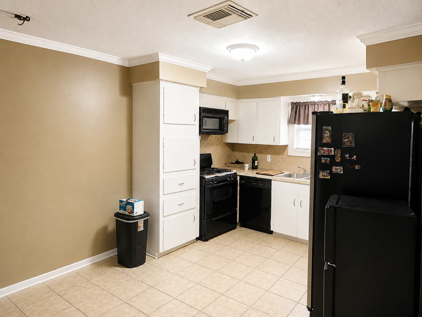 3311 Longwood Drive Property Photo 4