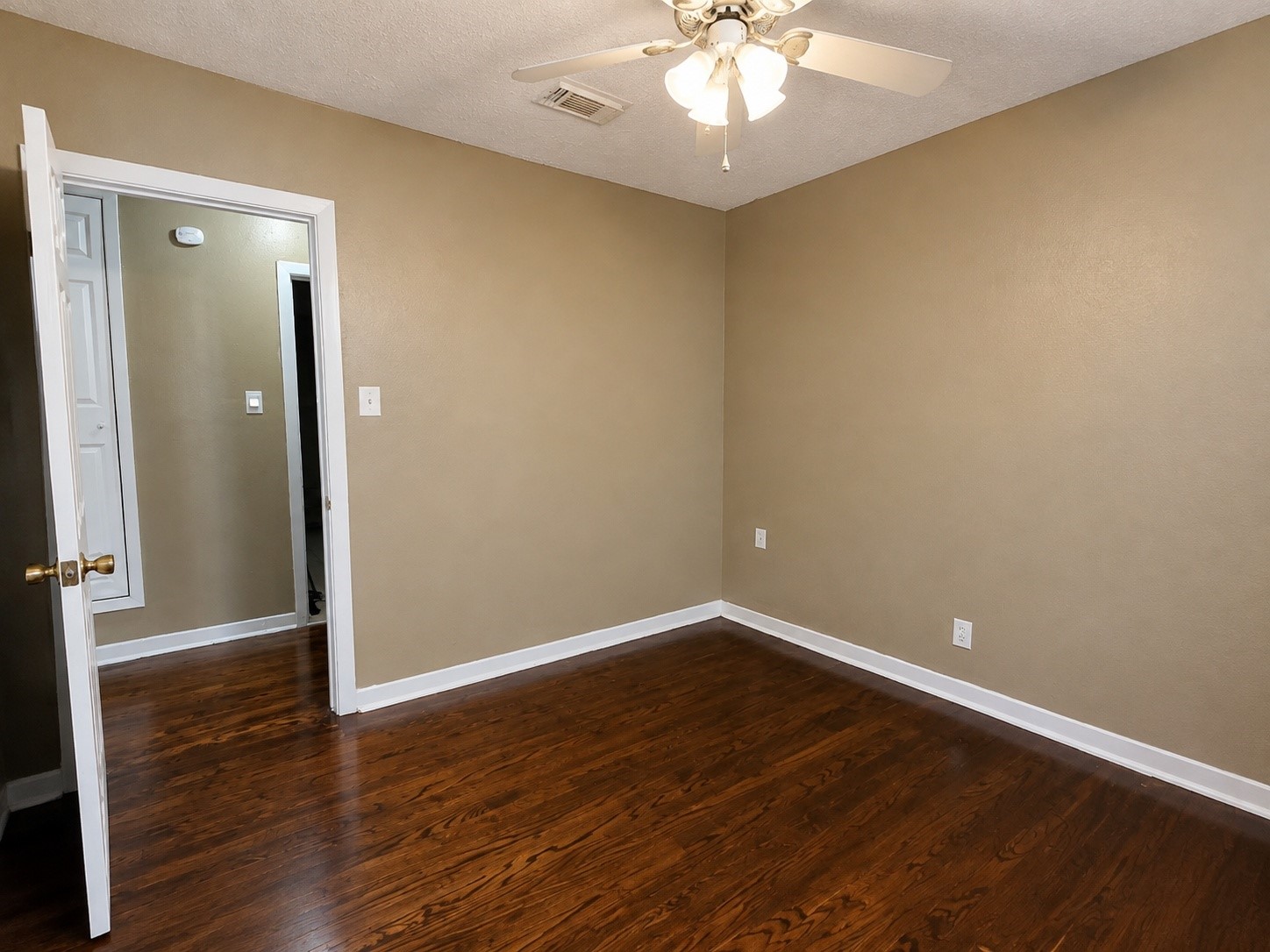 3311 Longwood Drive Property Photo 7