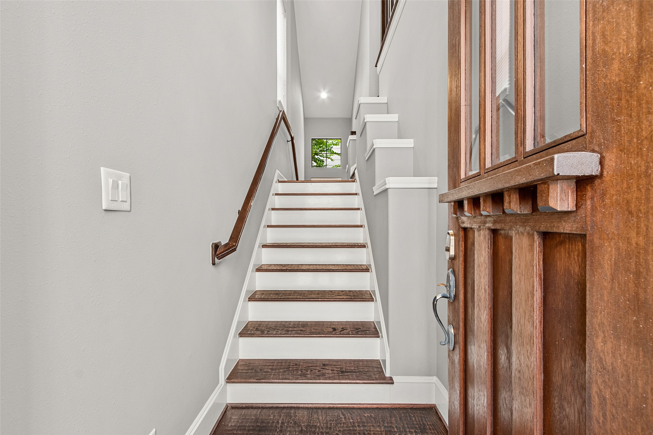 1049 W 22nd Street I Property Photo 4
