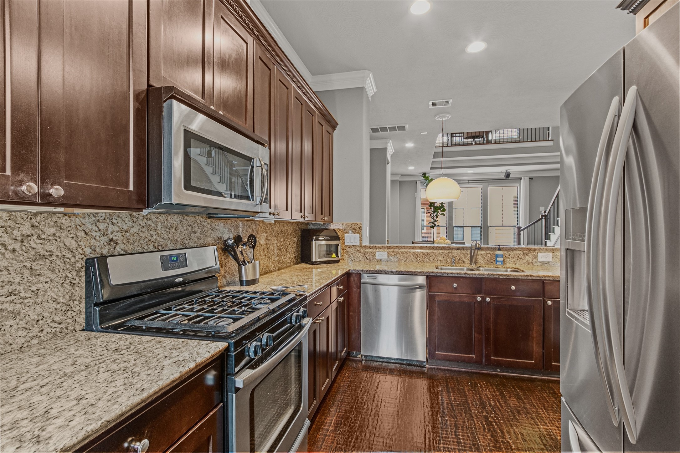 1049 W 22nd Street I Property Photo 11