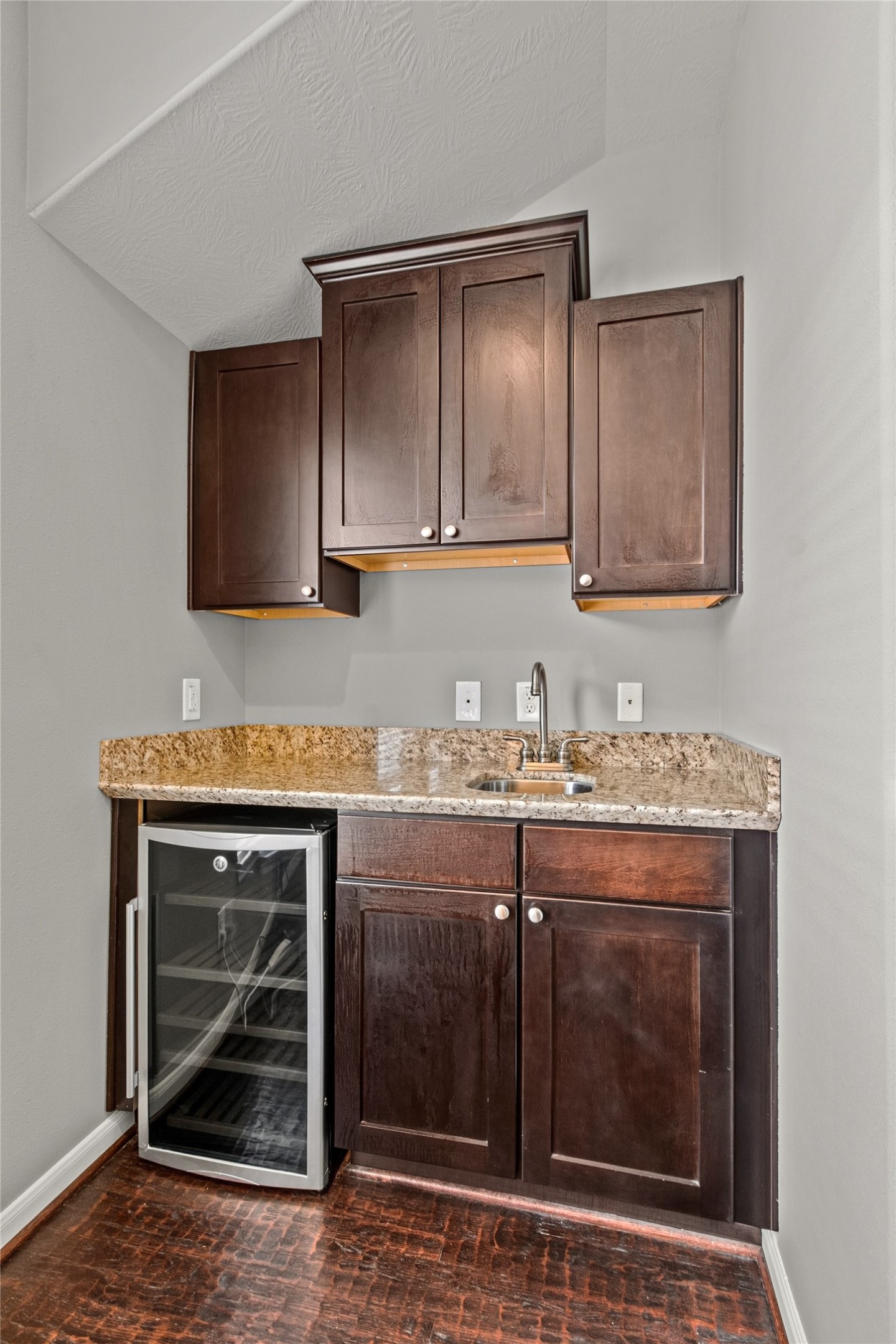 1049 W 22nd Street I Property Photo 25