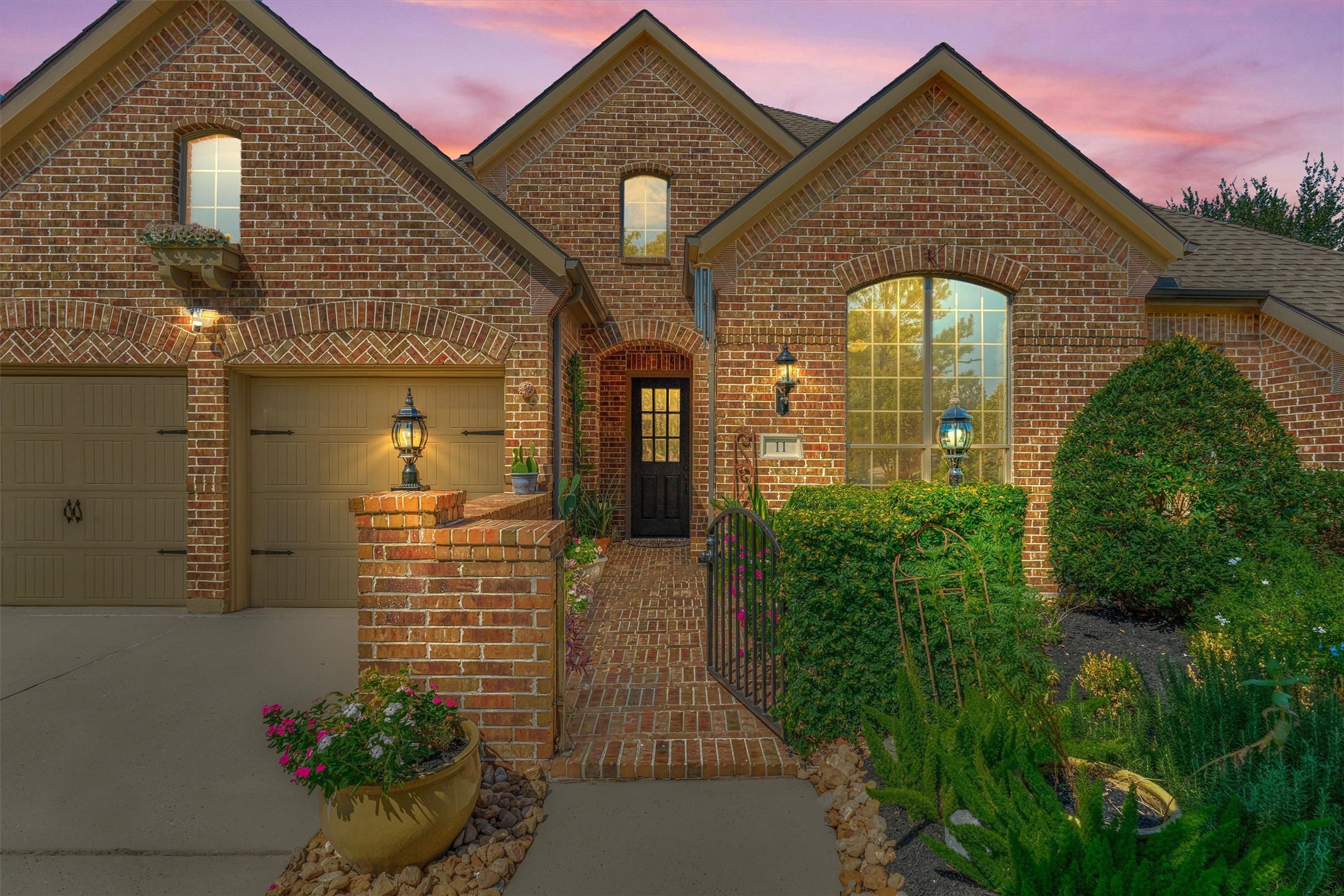 11 Almondell Court Property Photo 2