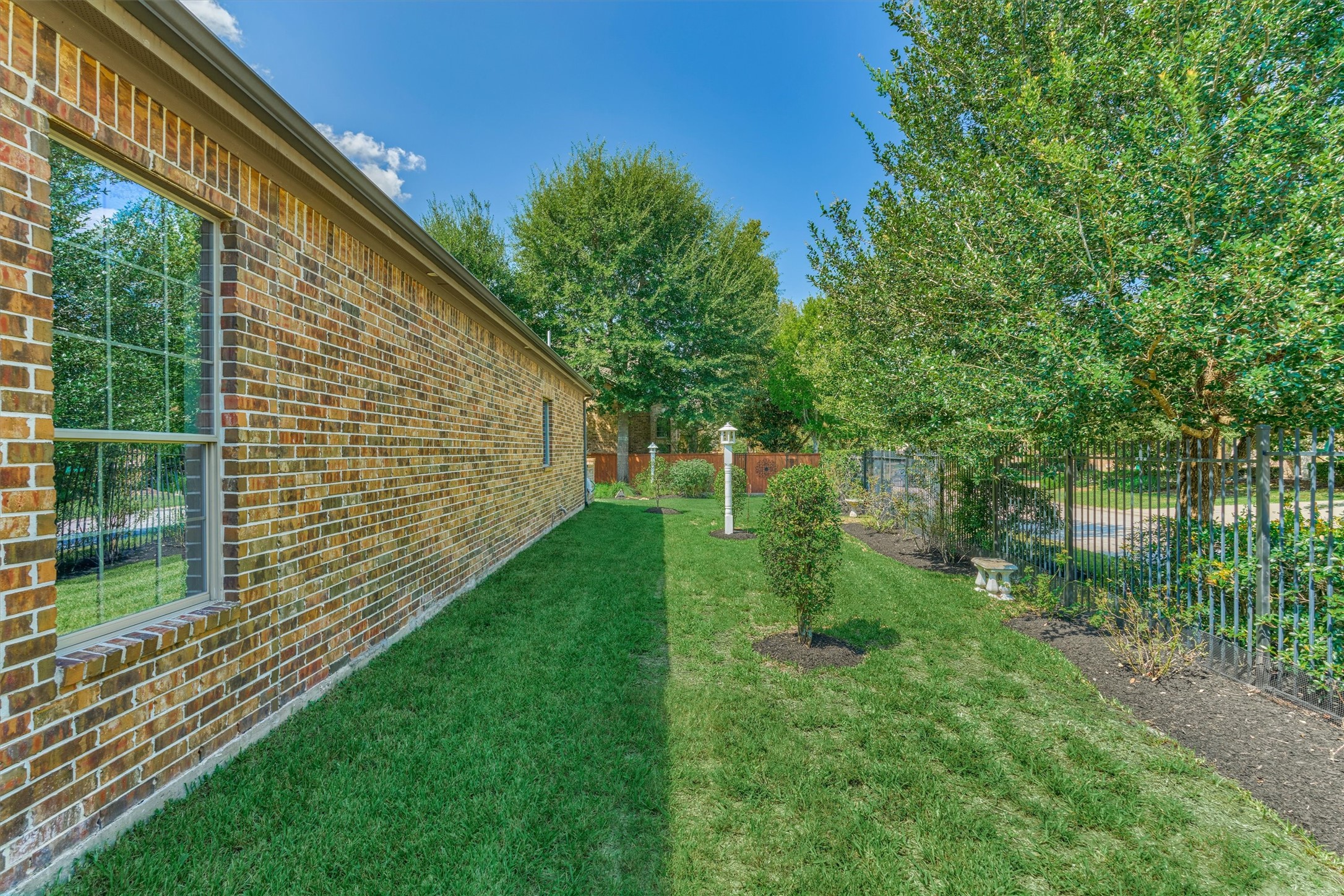 11 Almondell Court Property Photo 38