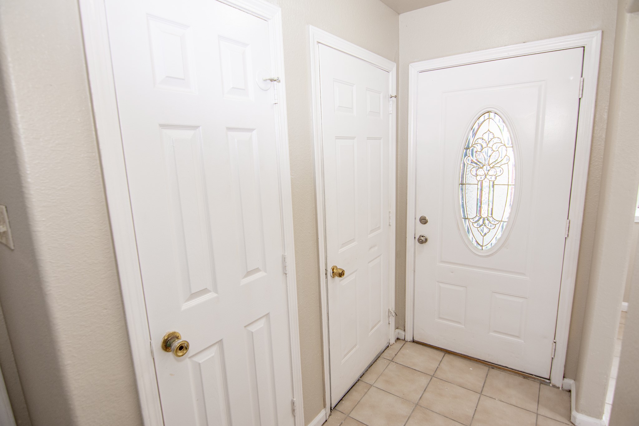 2611 Ashington Drive Property Photo 2