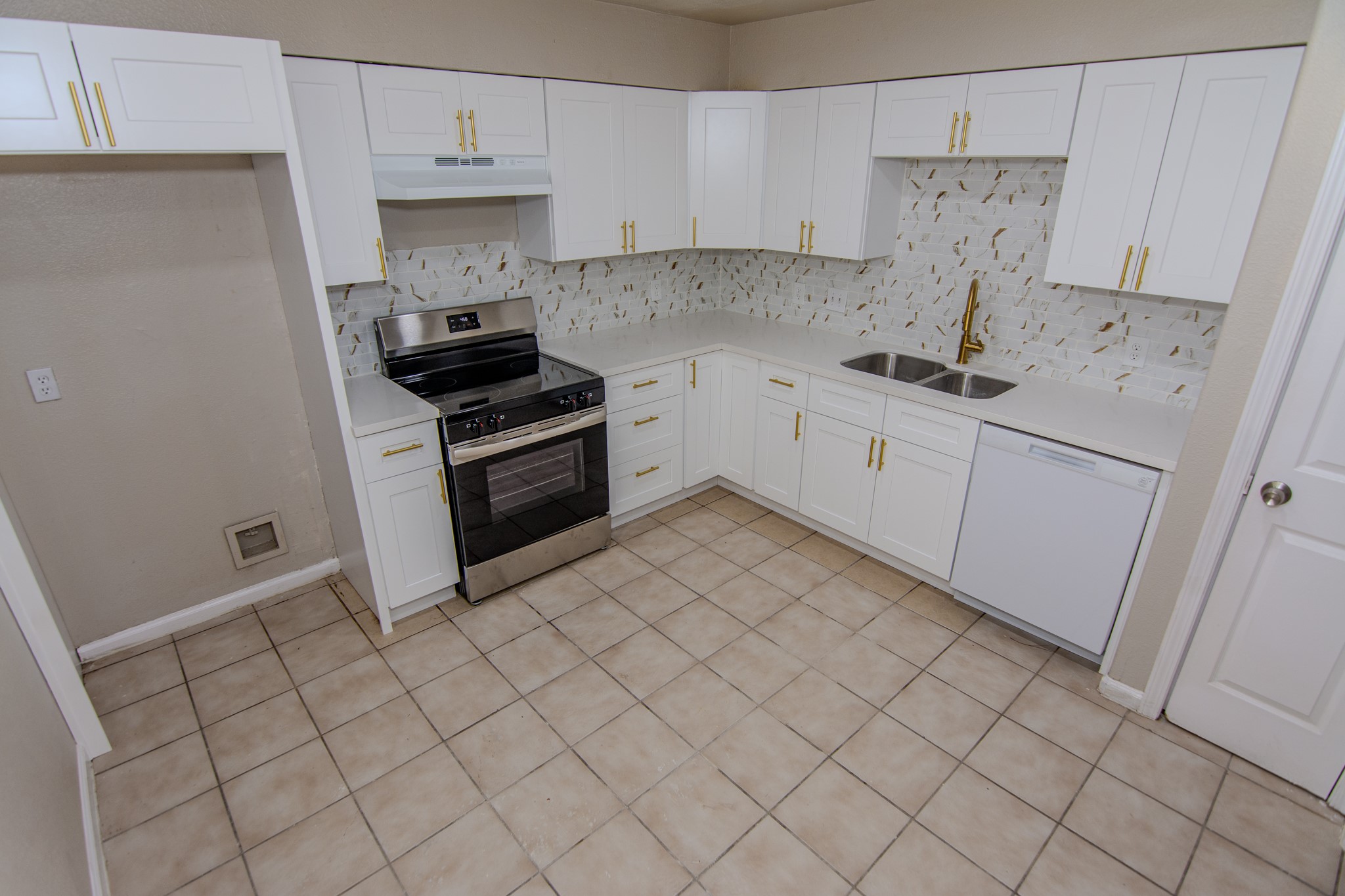 2611 Ashington Drive Property Photo 4