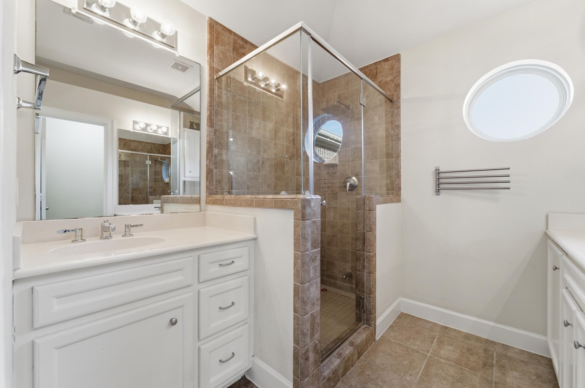 5951 South Loop E 42 Property Photo 9