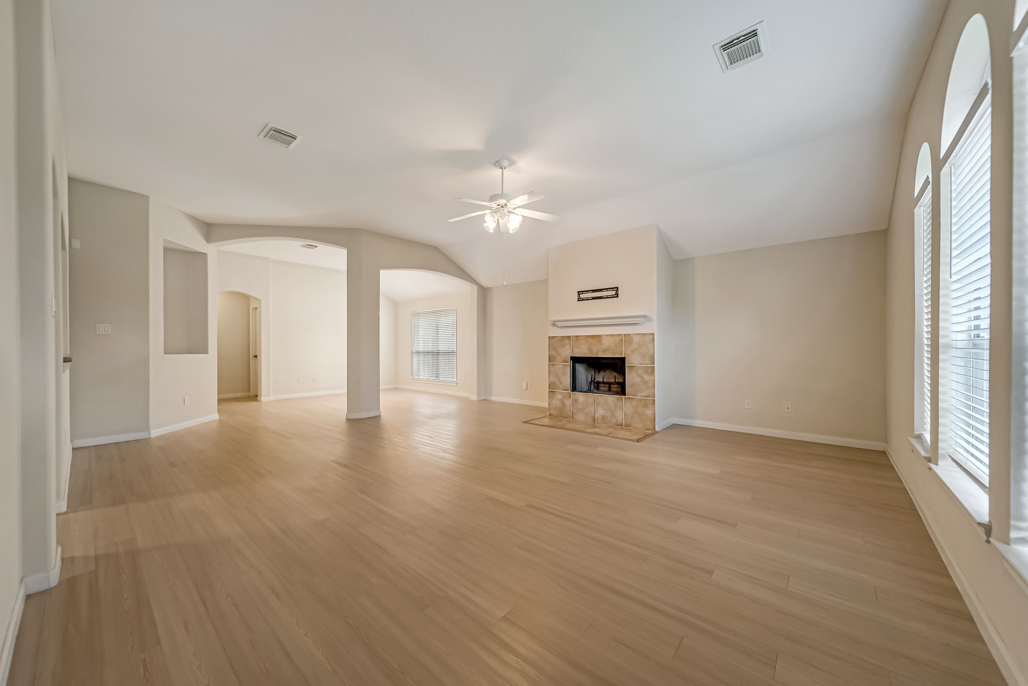 12810 Lake Shore Drive Property Photo 3
