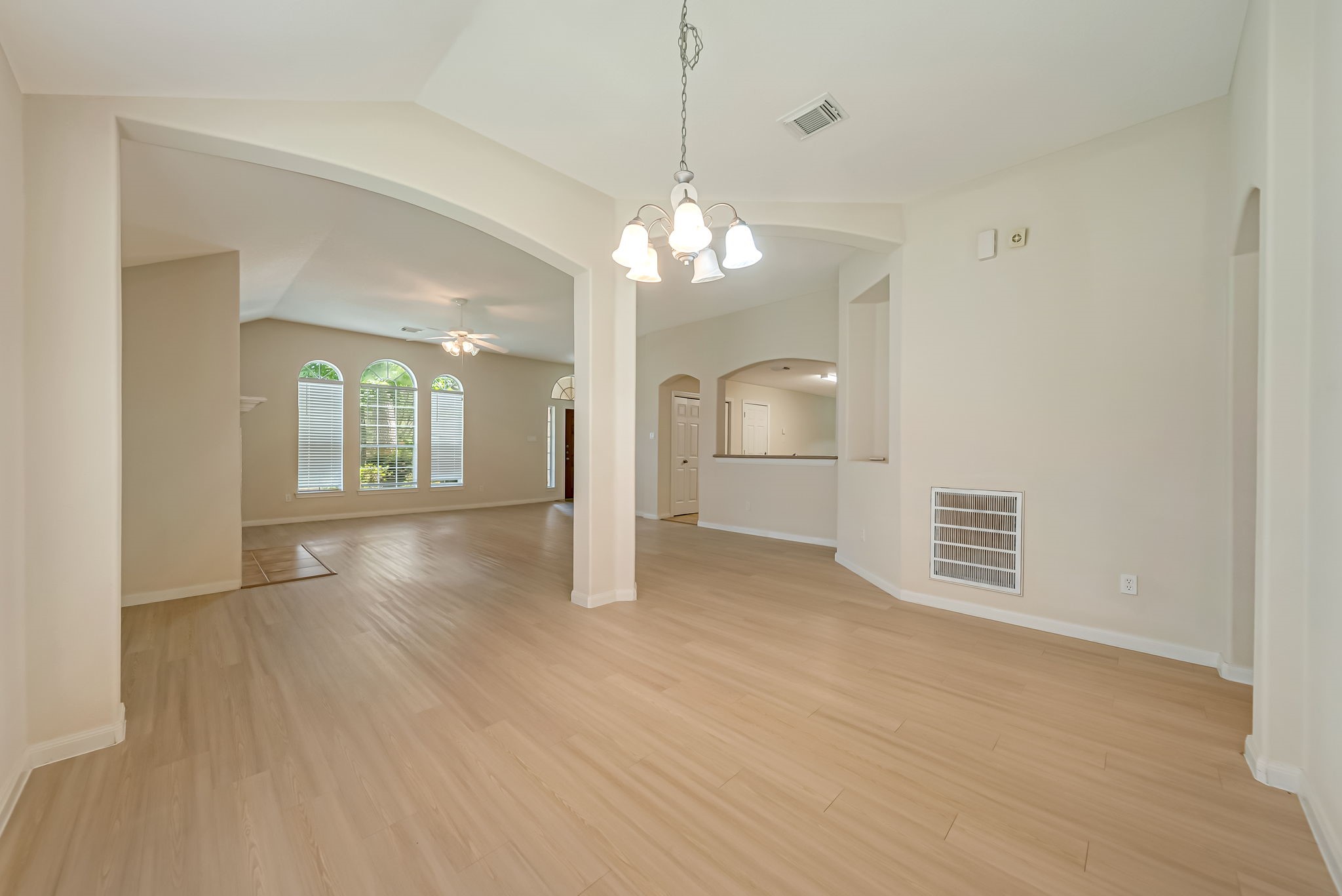 12810 Lake Shore Drive Property Photo 6