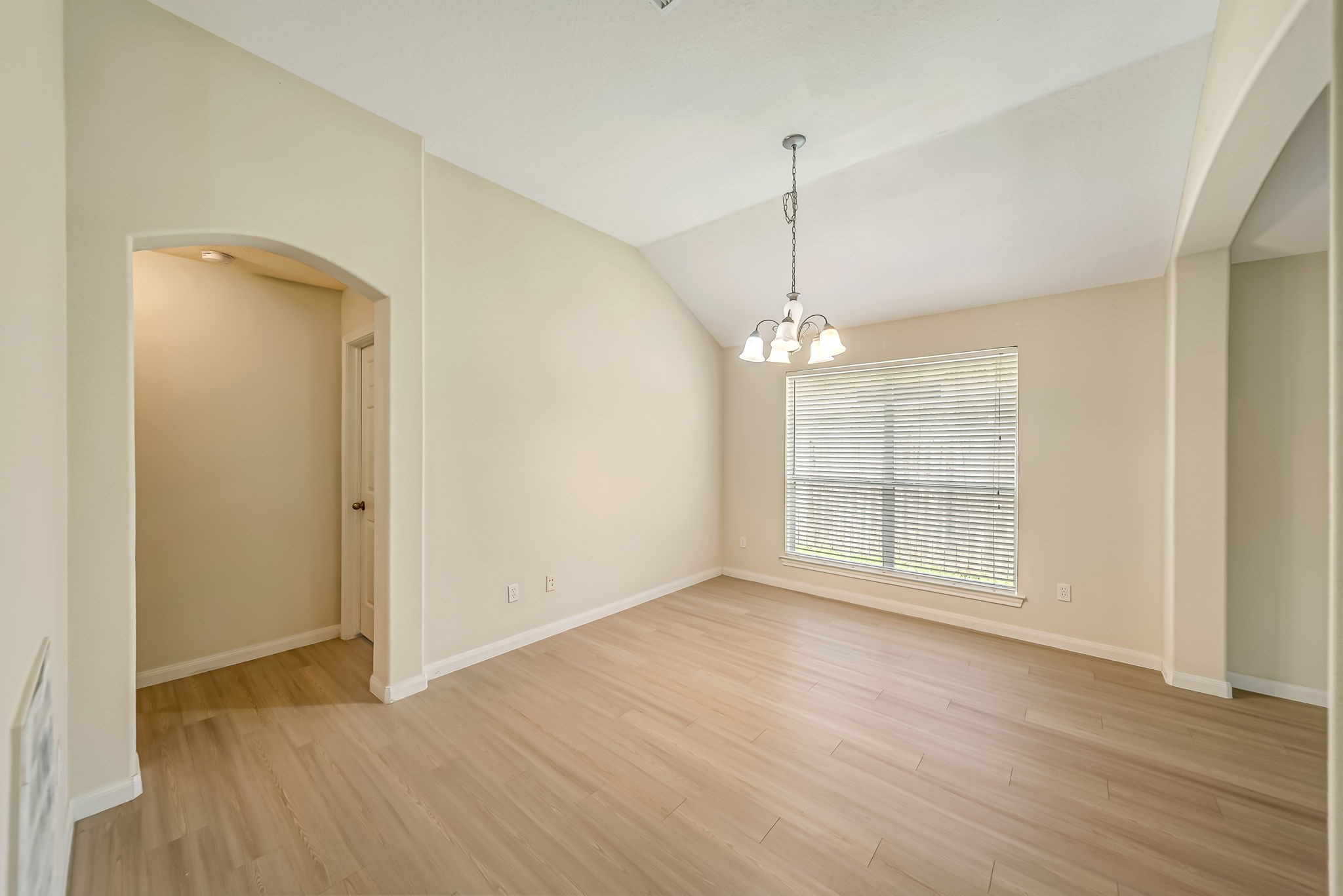 12810 Lake Shore Drive Property Photo 7
