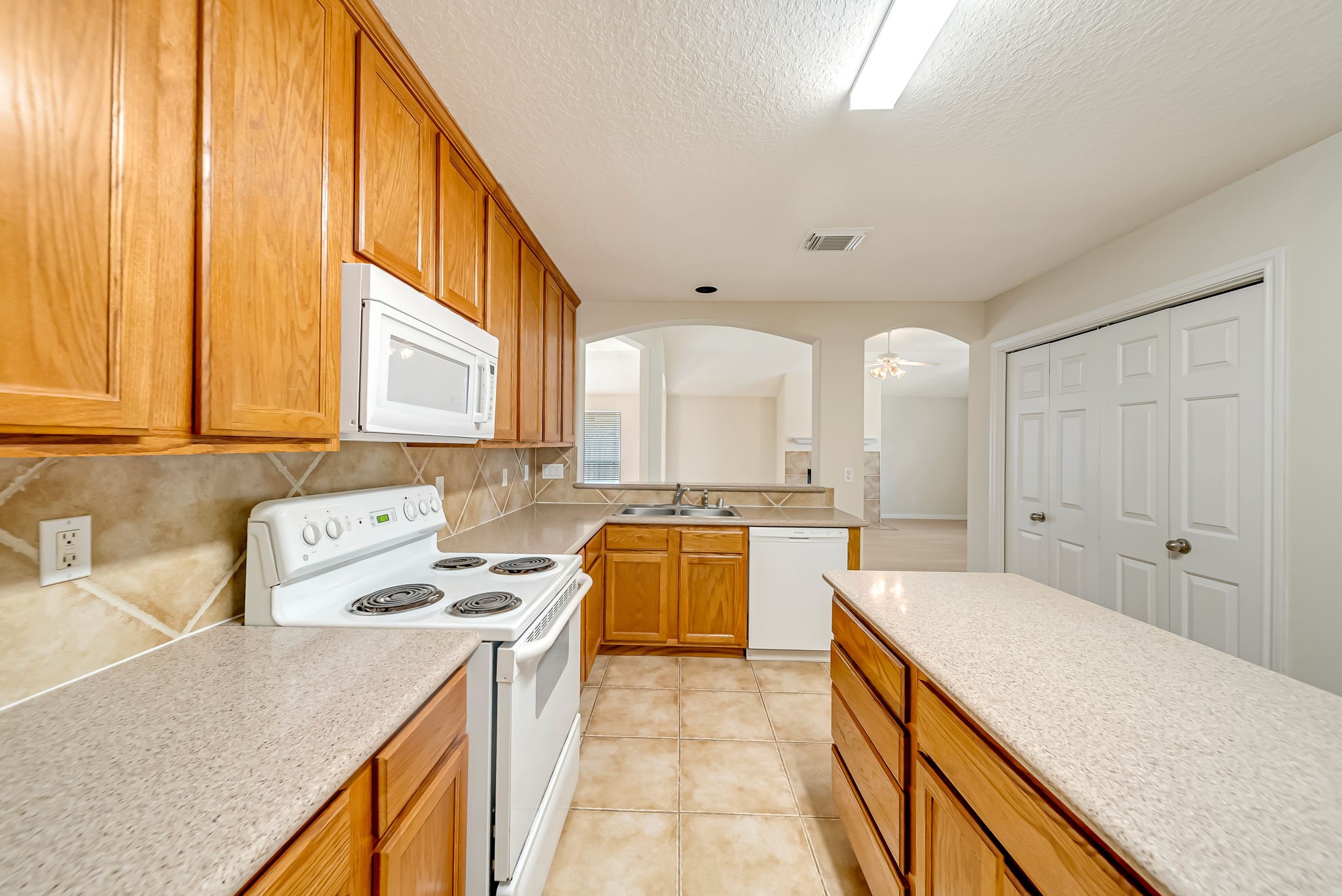12810 Lake Shore Drive Property Photo 9