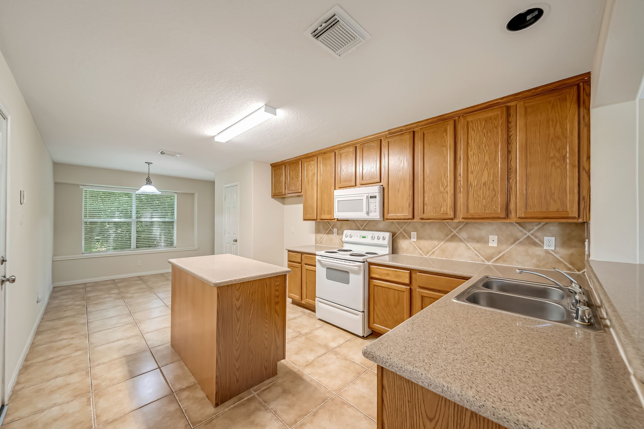 12810 Lake Shore Drive Property Photo 11