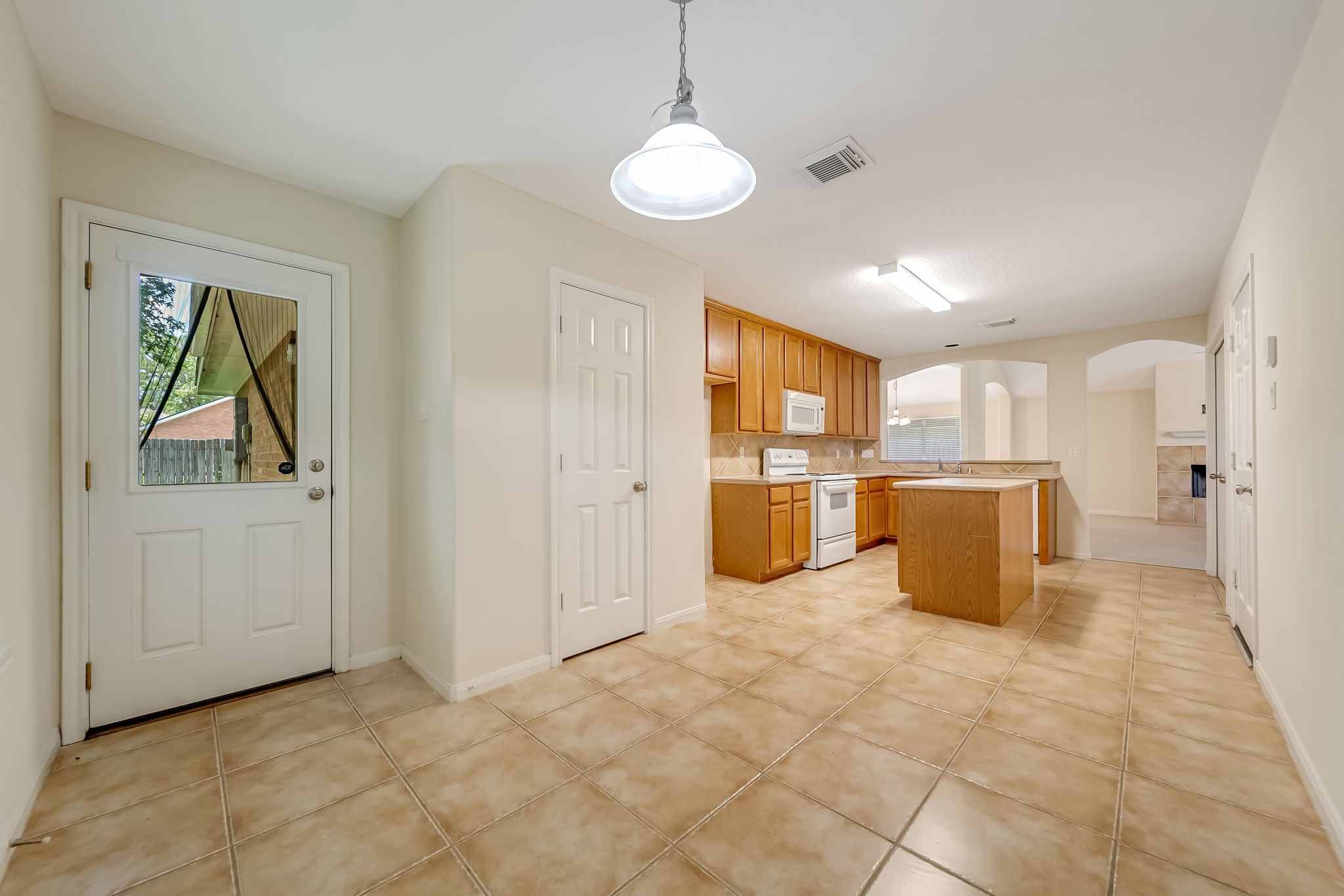 12810 Lake Shore Drive Property Photo 13