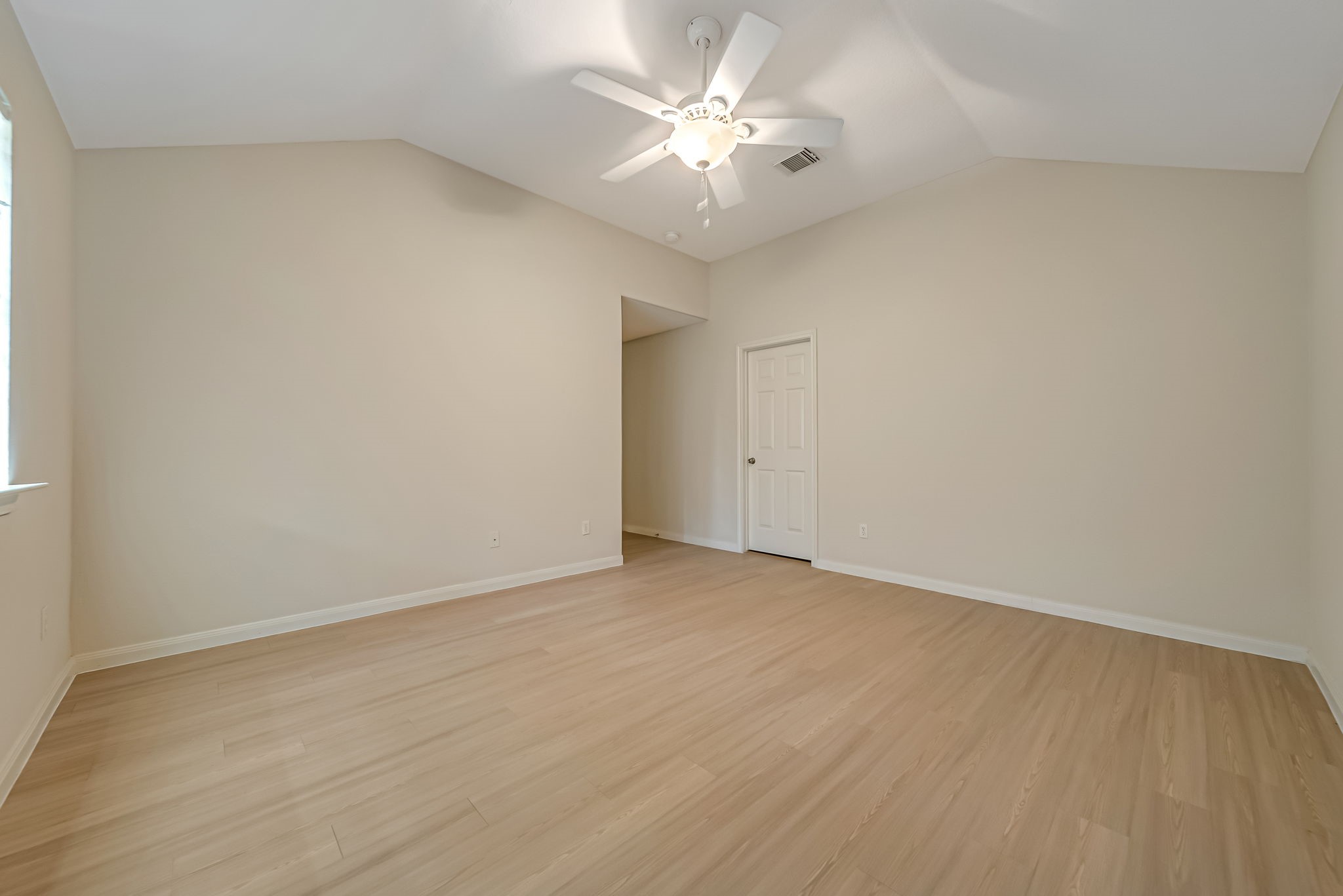 12810 Lake Shore Drive Property Photo 15