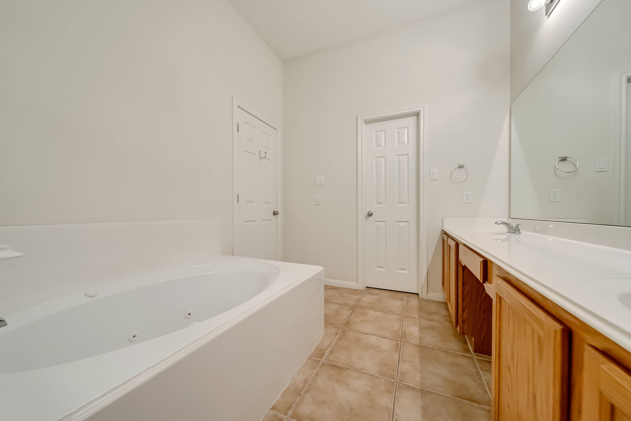 12810 Lake Shore Drive Property Photo 18