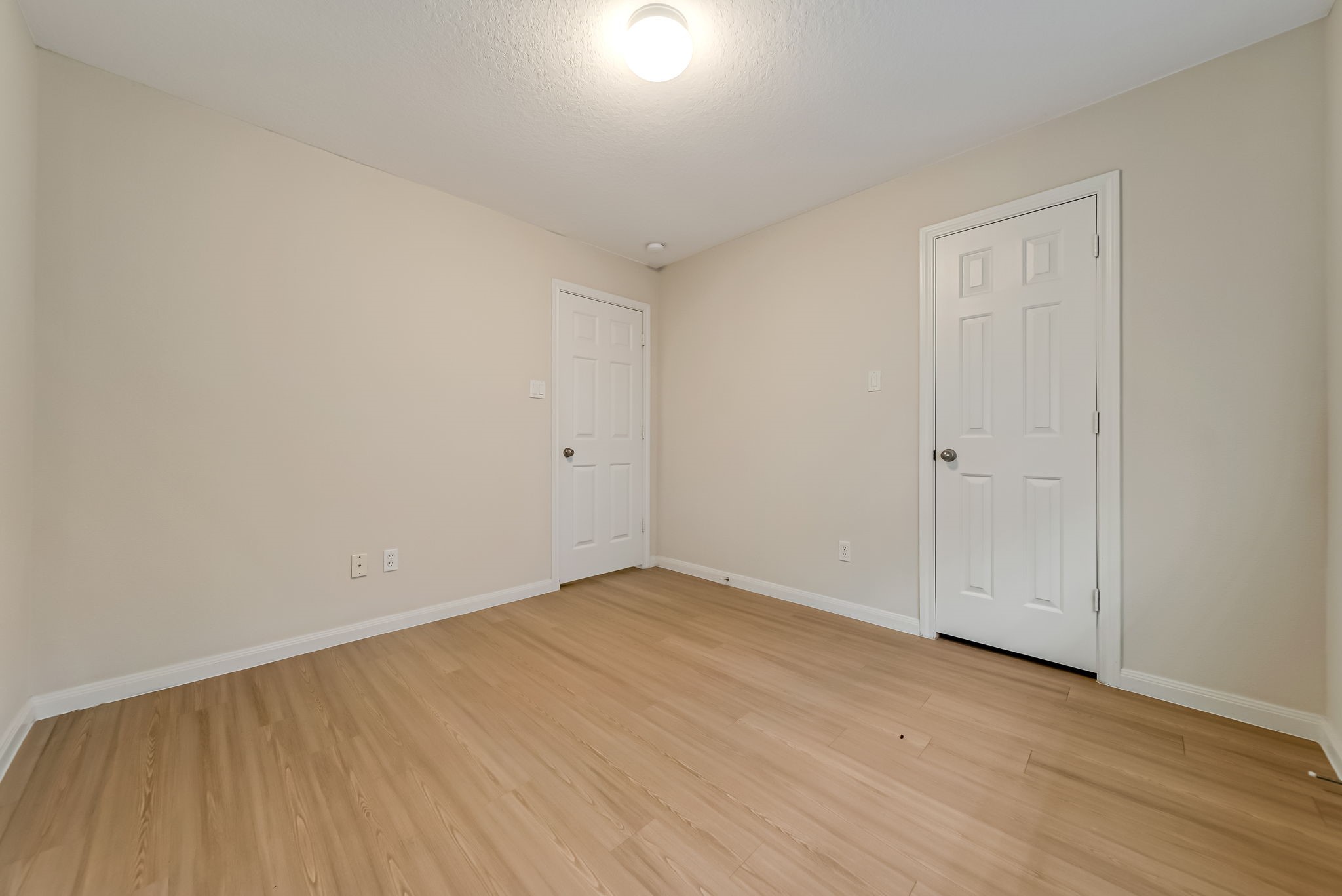 12810 Lake Shore Drive Property Photo 20