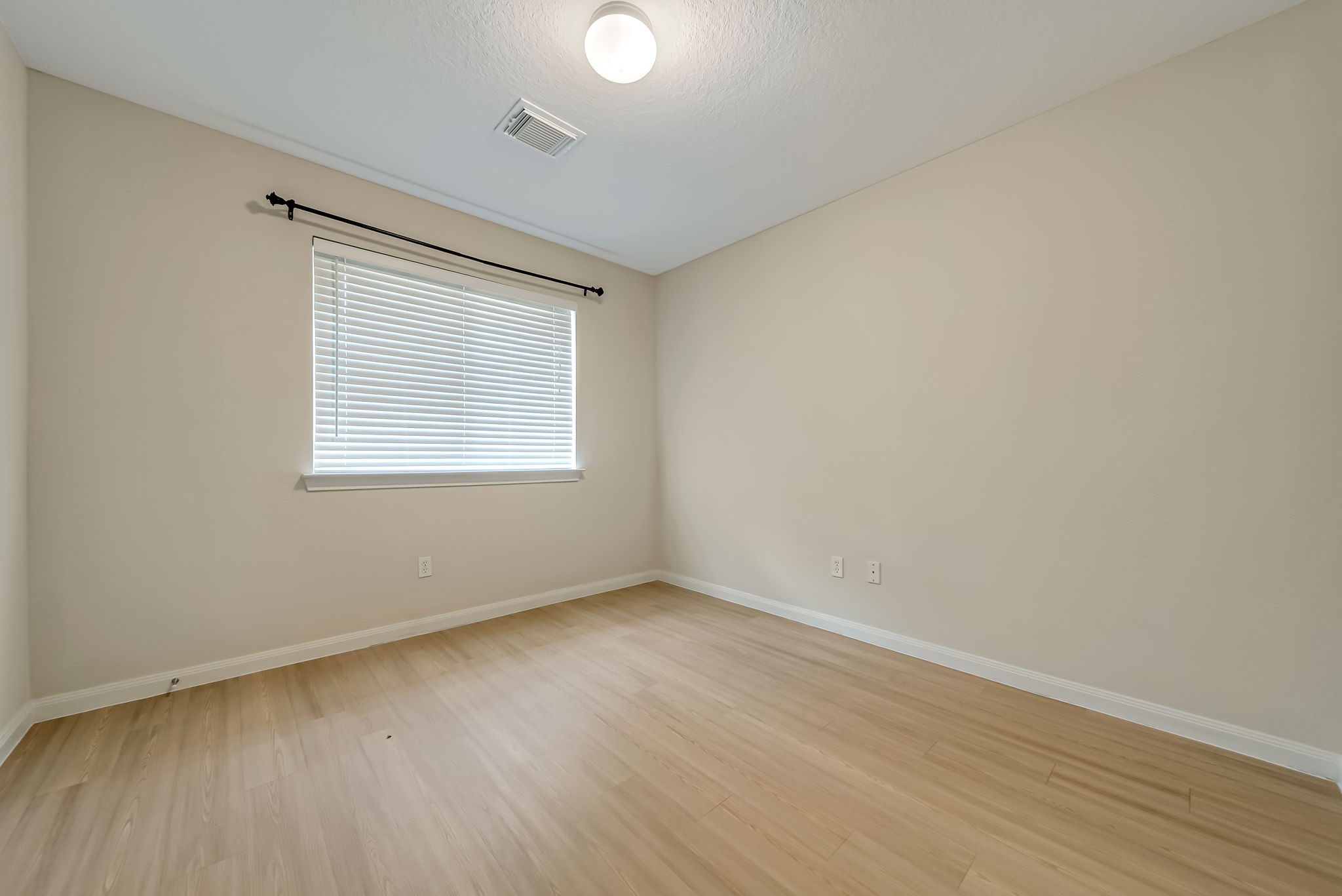 12810 Lake Shore Drive Property Photo 21