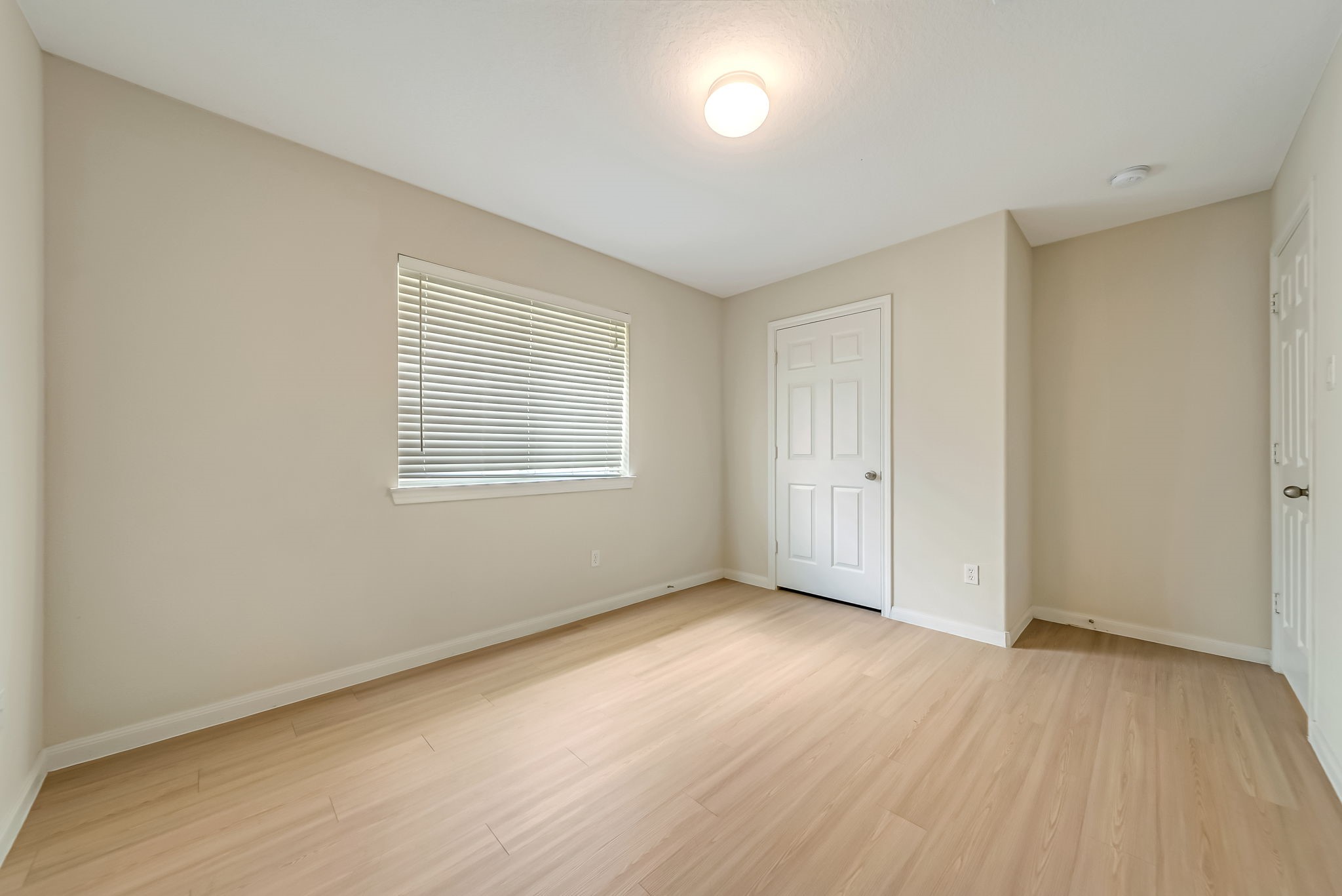 12810 Lake Shore Drive Property Photo 23