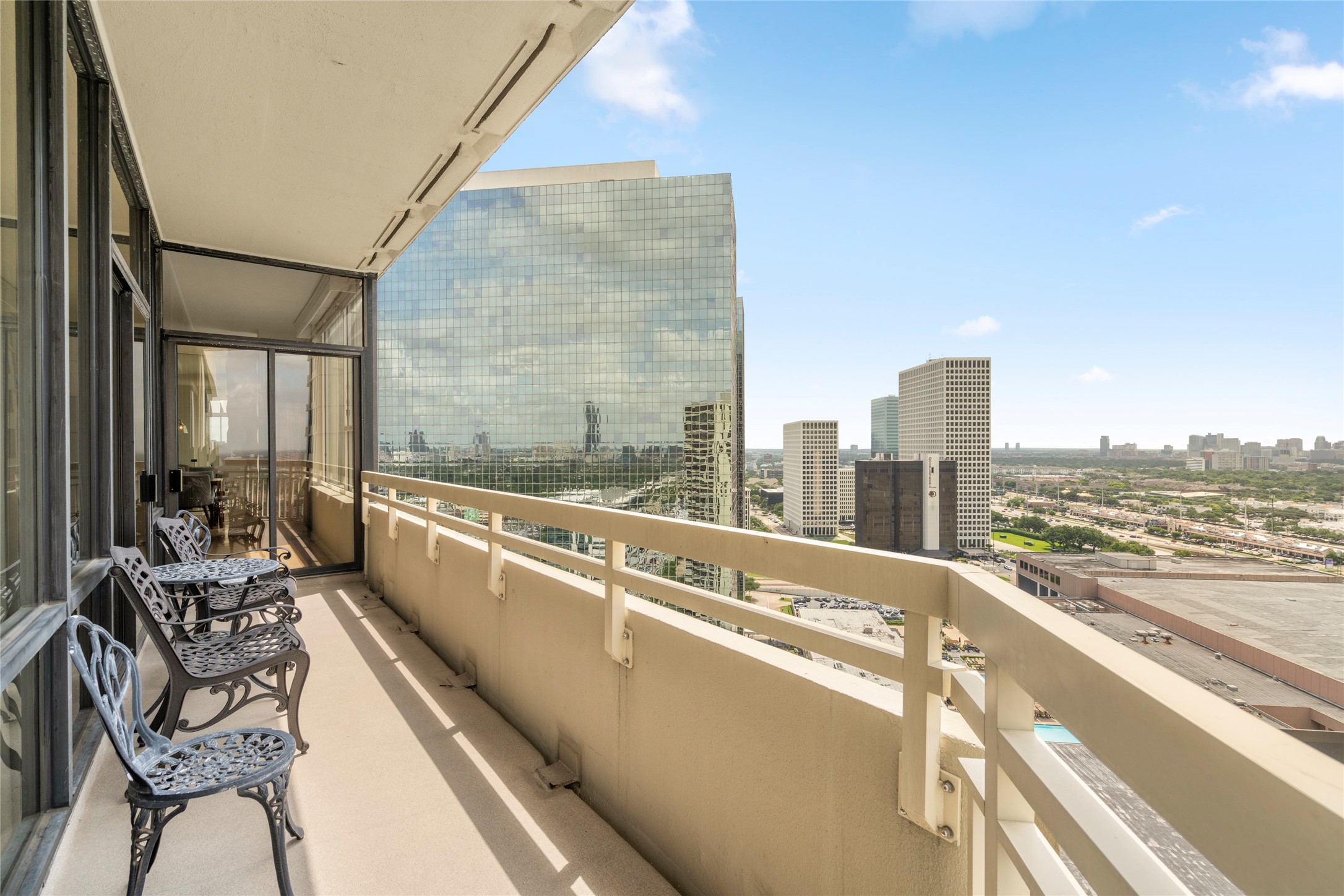 14 Greenway Plaza 26o Property Photo 12