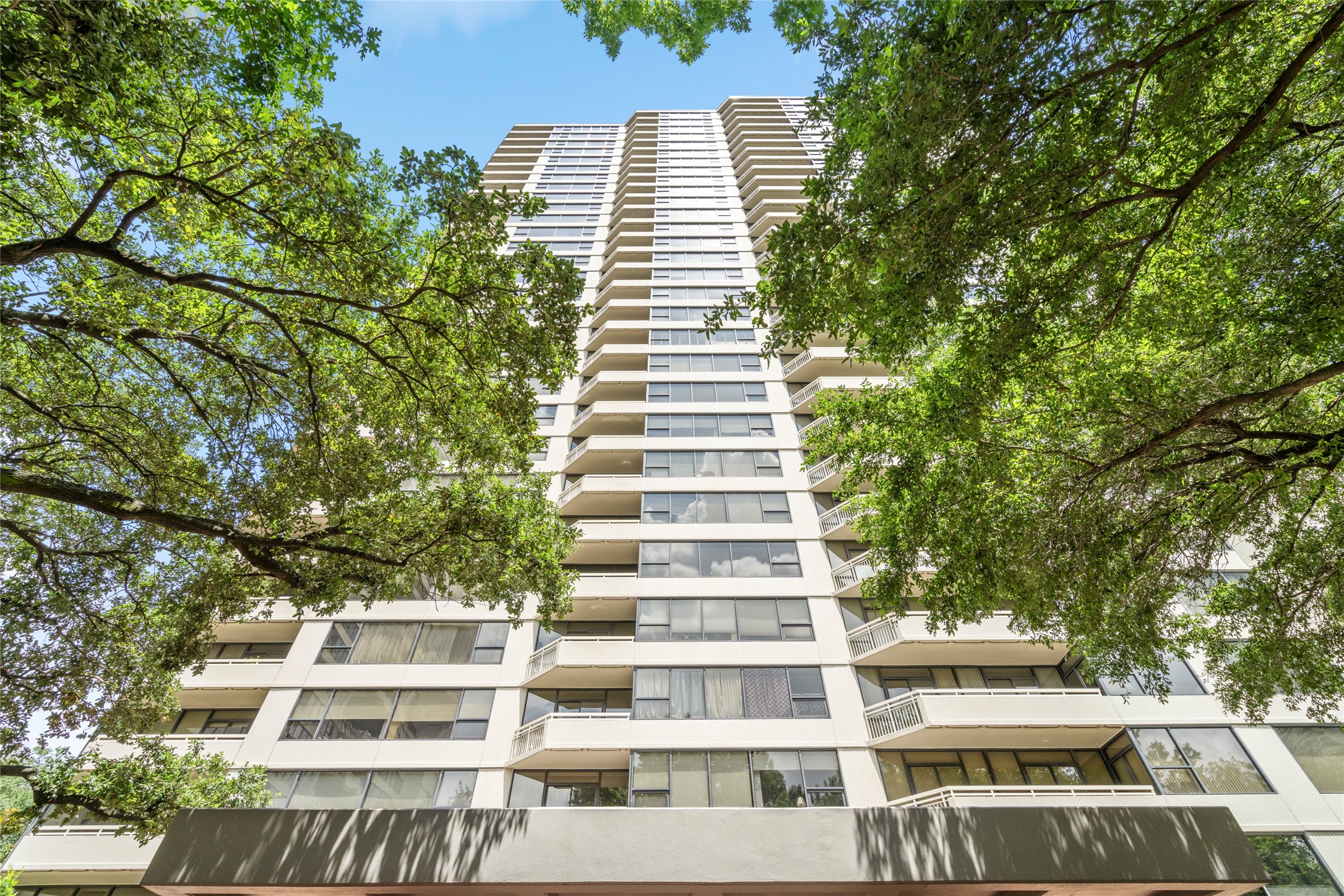 14 Greenway Plaza 26o Property Photo 13