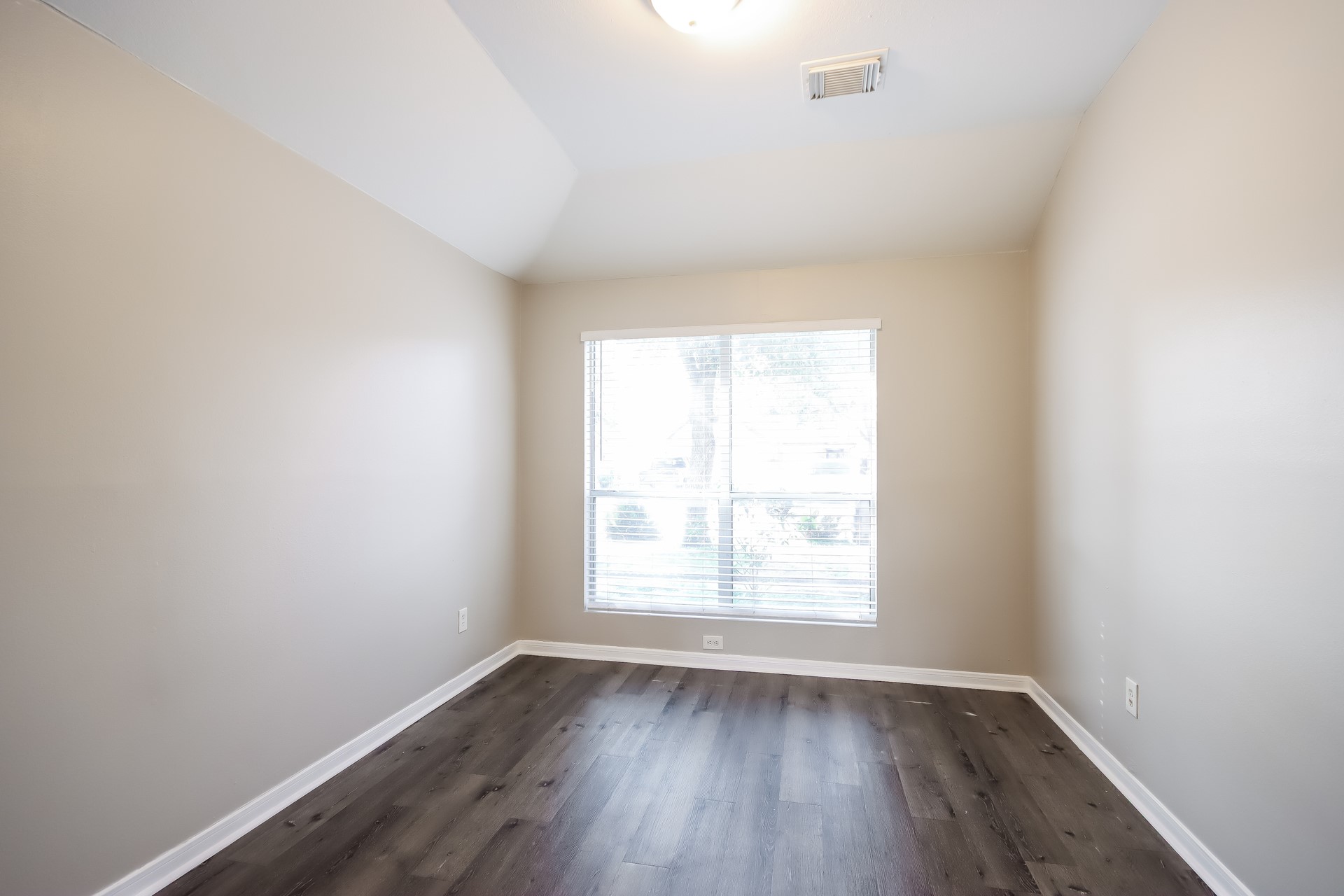 10842 Maple Bough Lane Property Photo 5