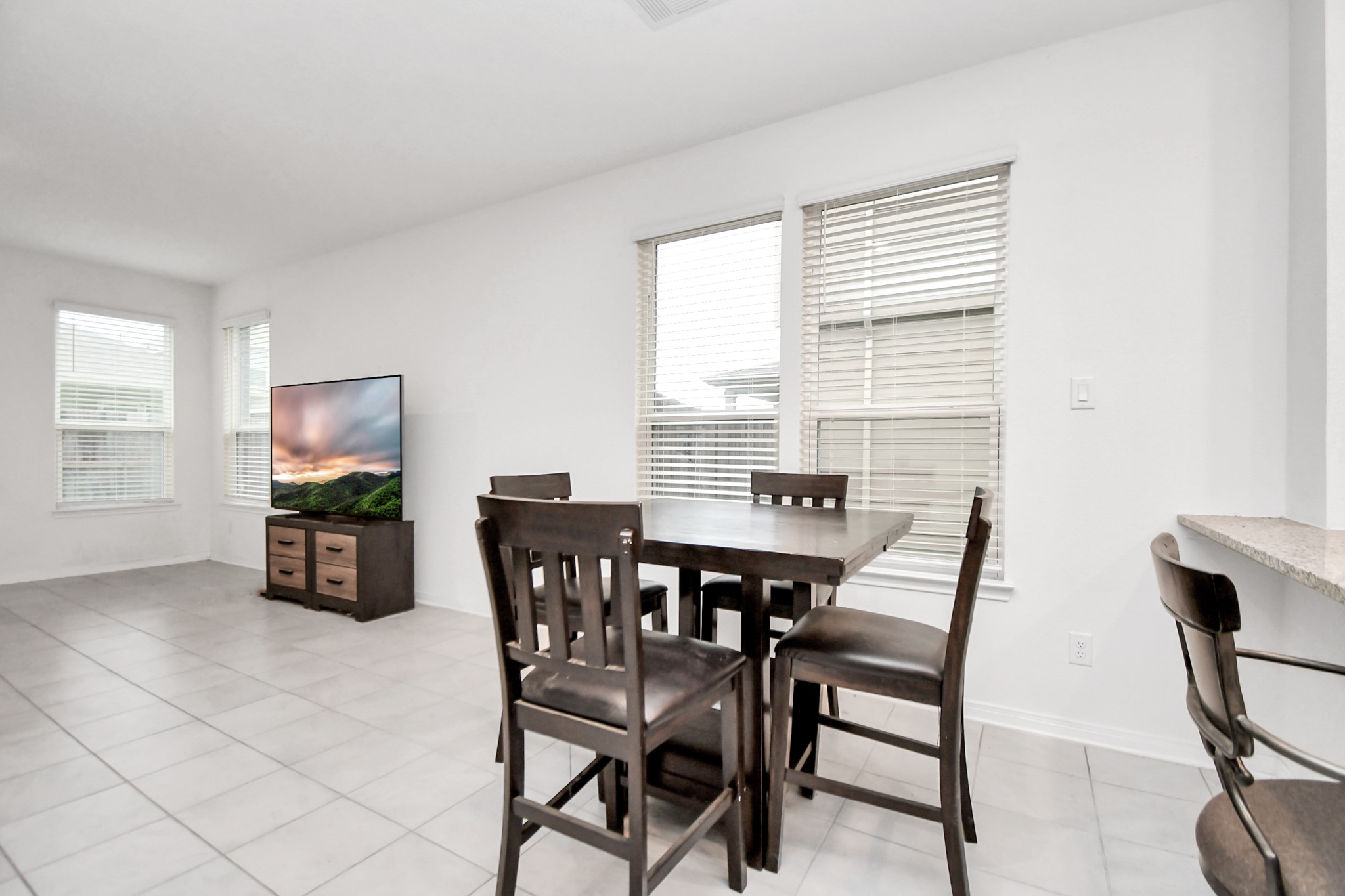 2030 Domeniko Drive Property Photo 3