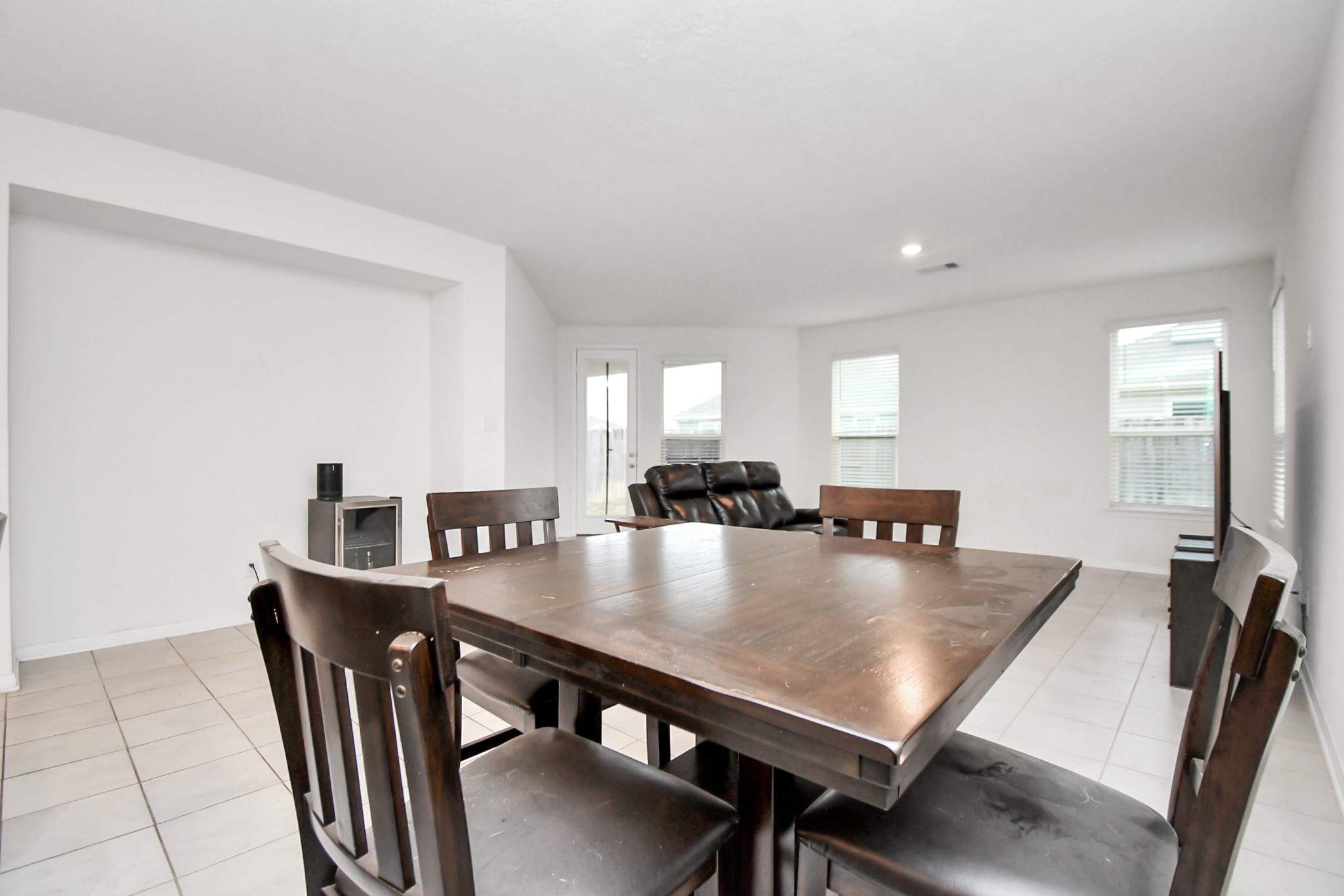 2030 Domeniko Drive Property Photo 5