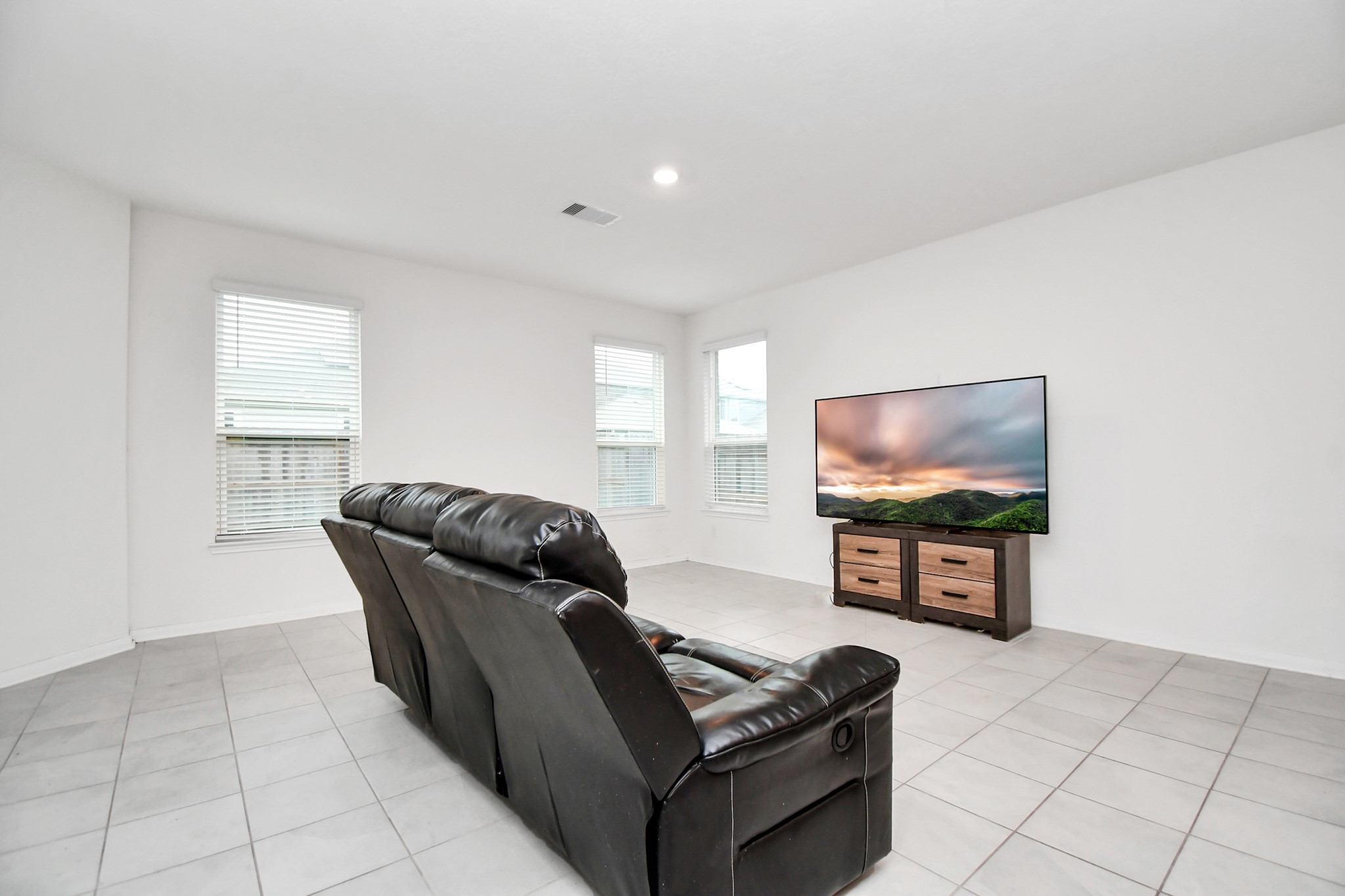 2030 Domeniko Drive Property Photo 6
