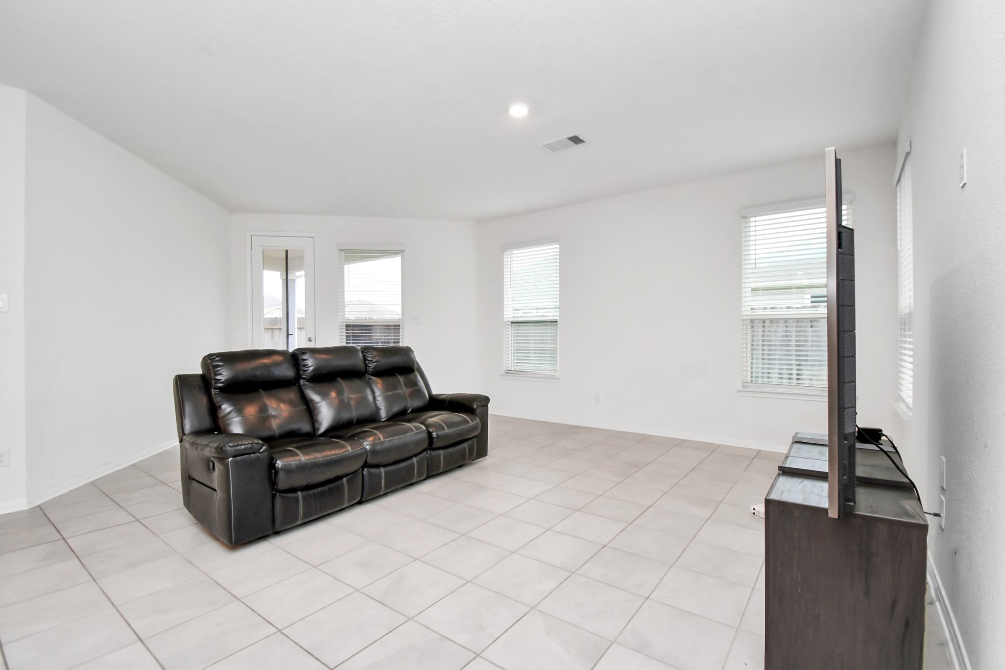 2030 Domeniko Drive Property Photo 7