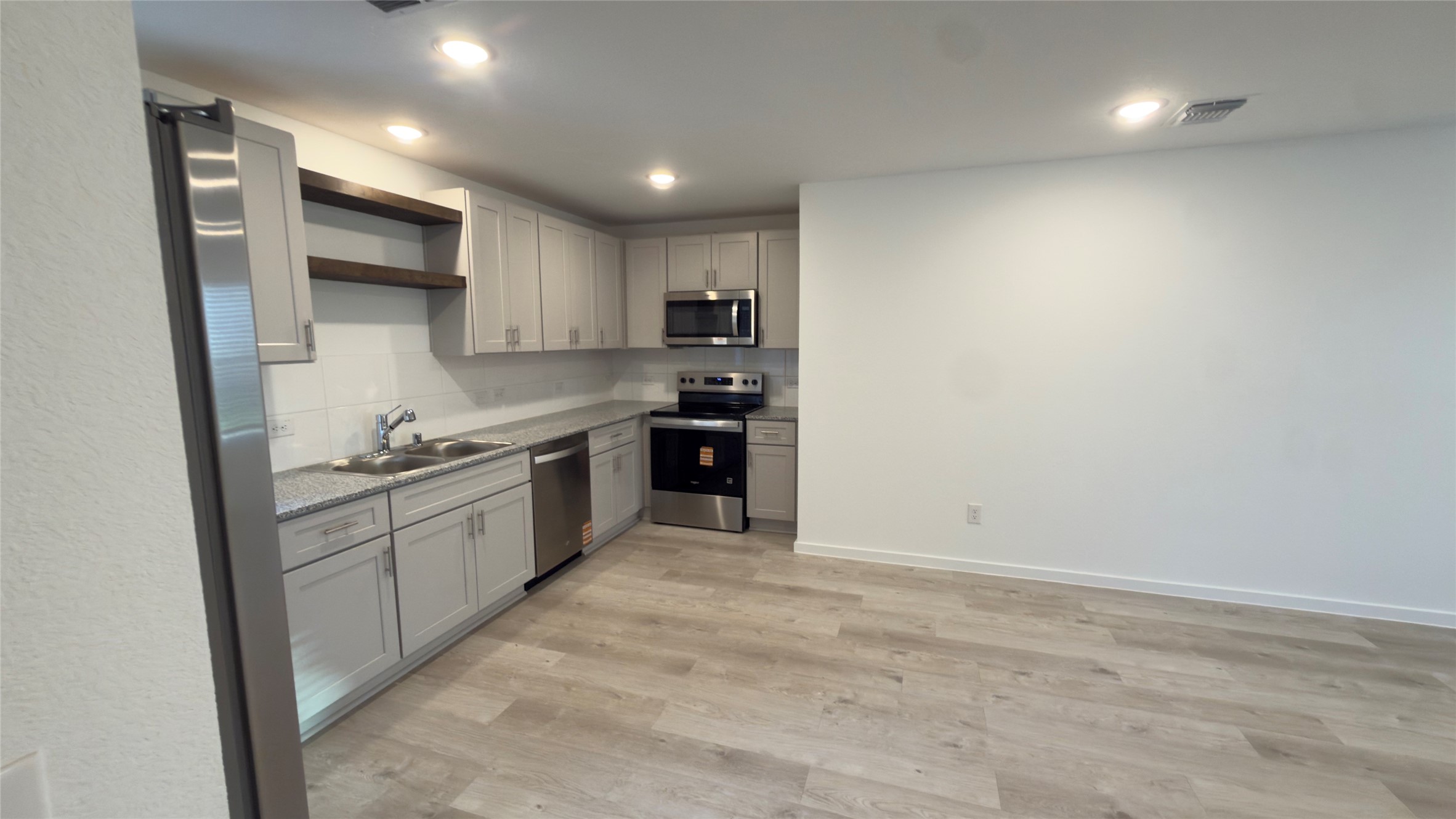 30507 Bladnoch Lane Property Photo 2
