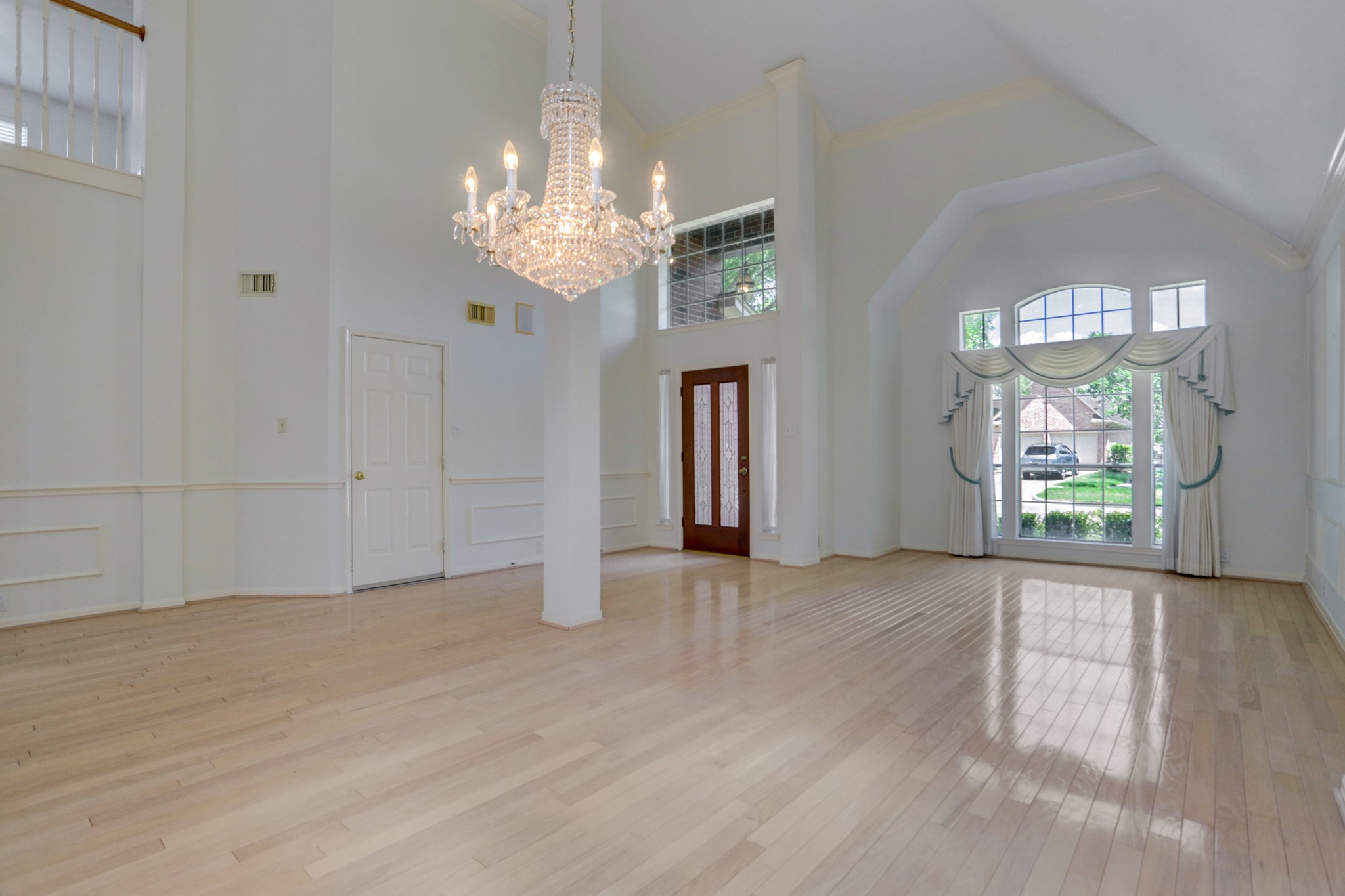 14019 Lake Trail Drive Property Photo 3