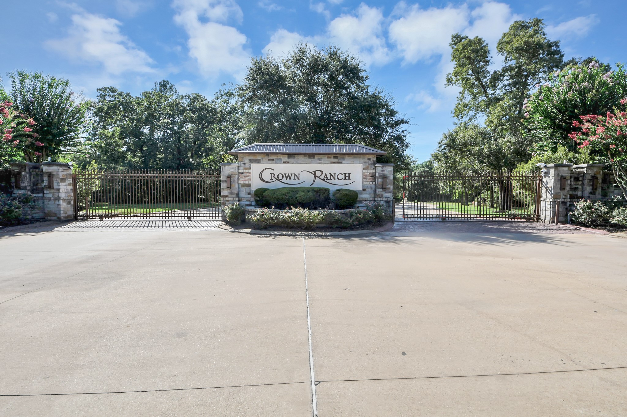 10317 Crown Ranch Boulevard Property Photo 2