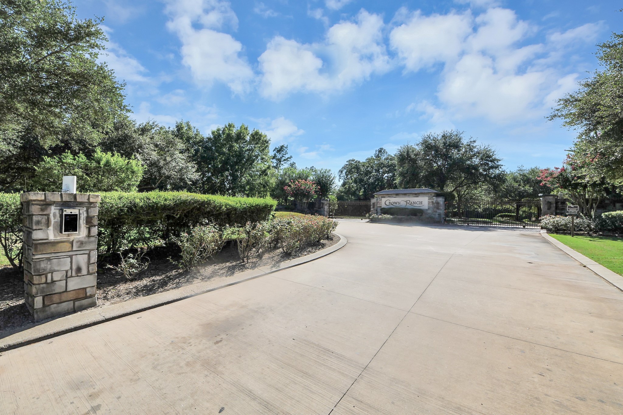 10317 Crown Ranch Boulevard Property Photo 33