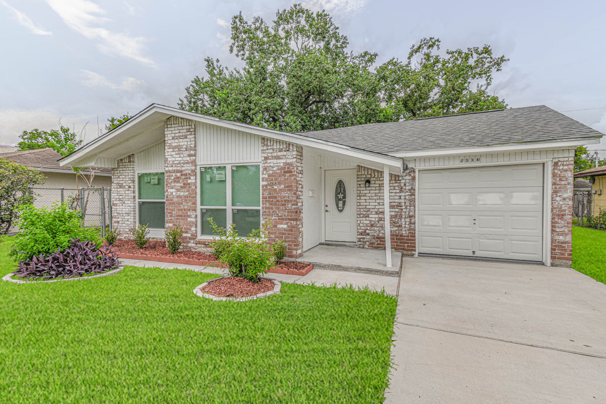 5003 Denoron Drive Property Photo 1